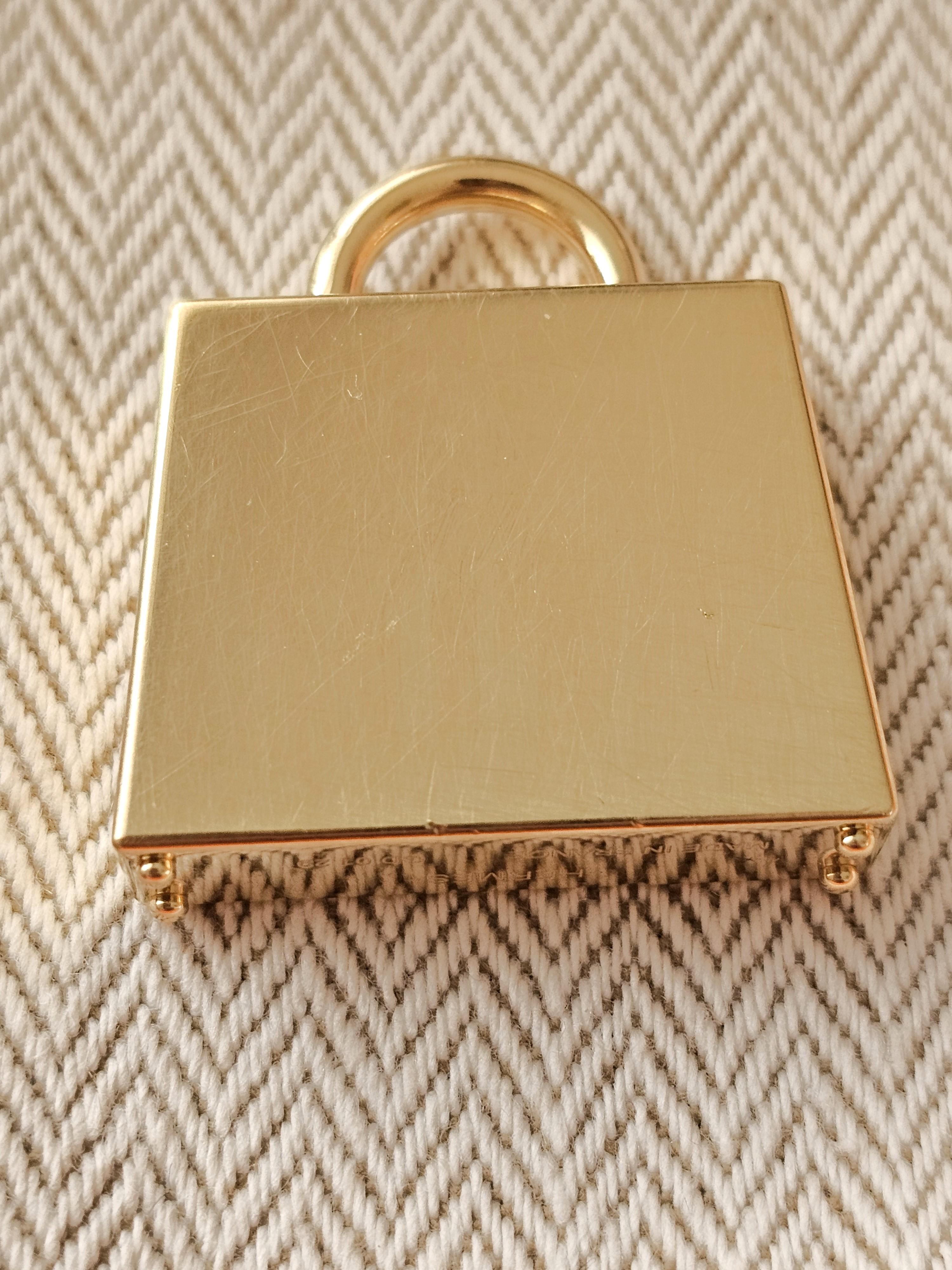Hermès Curiosite Permabrass Kelly Bag Ciondolo o Charm Laque in vendita 1