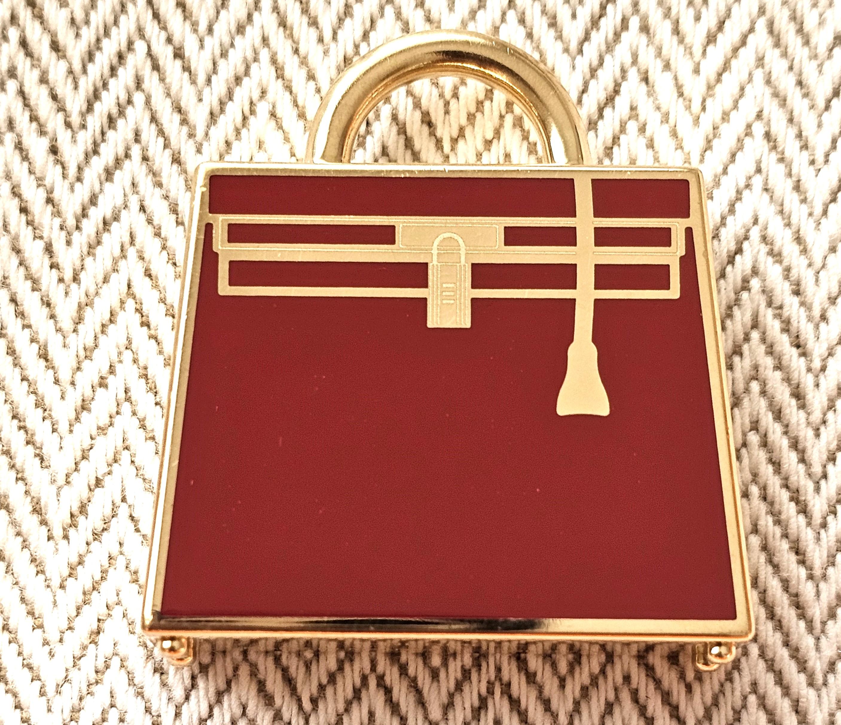 Hermès Curiosite Permabrass Kelly Bag Ciondolo o Charm Laque in vendita 4