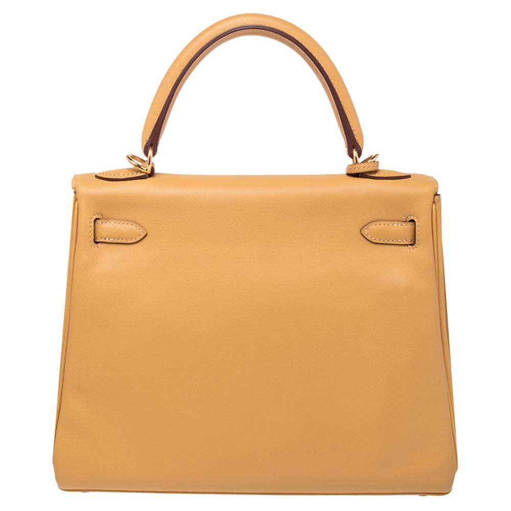 Inspired by none other than Grace Kelly of Monaco, Hermes Kelly is carefully hand-stitched to perfection. This Kelly Retourne is crafted from leather and has gold-finished hardware. Retourne has a more casual look and is stitched on the inside thus
