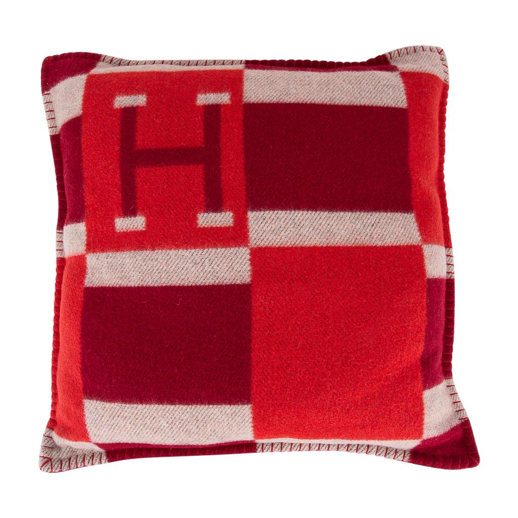 Mightychic offers an Hermes small model Avalon Bayadere pillow features the iconic H in Rouge, Coral and Ecru.
The removable cover is created from 90% Wool and 10% cashmere and has whip stitch edges.
New or Pristine Store Fresh Condition.  
Comes