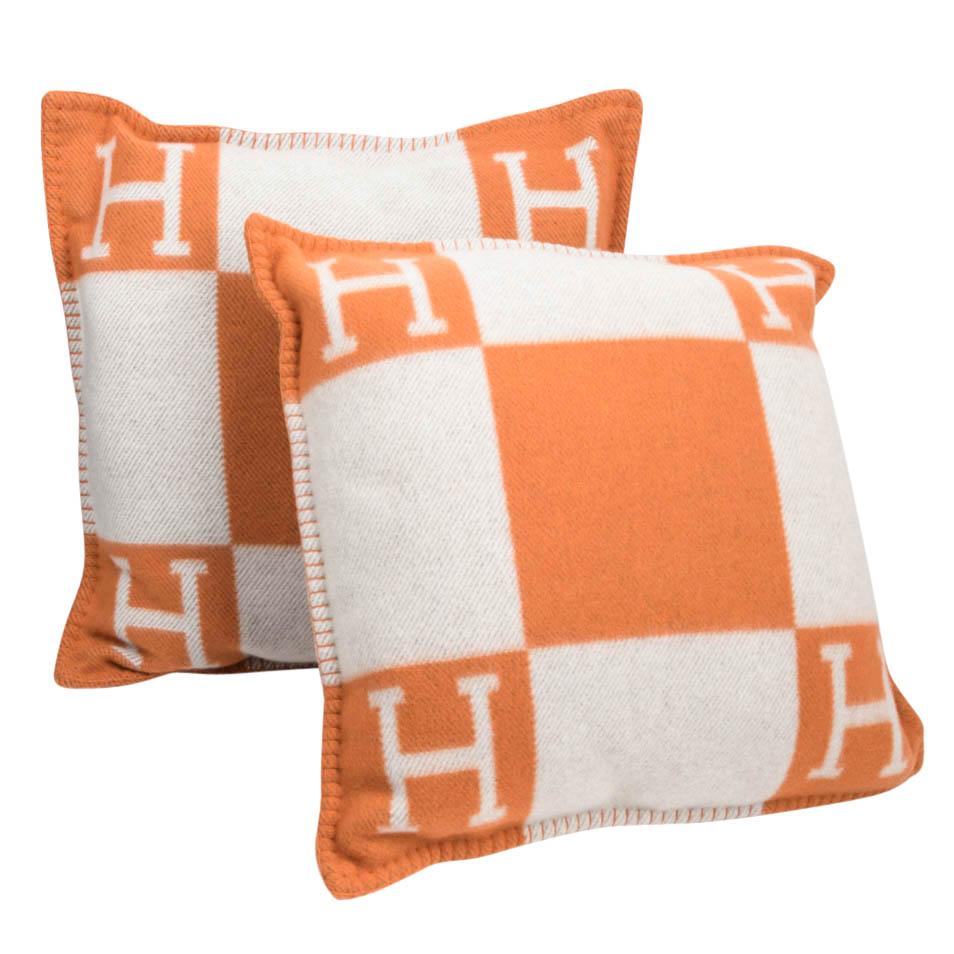 Guaranteed authentic Hermes classic PM Avalon I signature H pillow in Potiron Orange.
The removable cover is created from 85% Wool and 15% cashmere and has whip stitch edges.
New or Pristine Store Fresh Condition.  
Comes with sleeper.
final