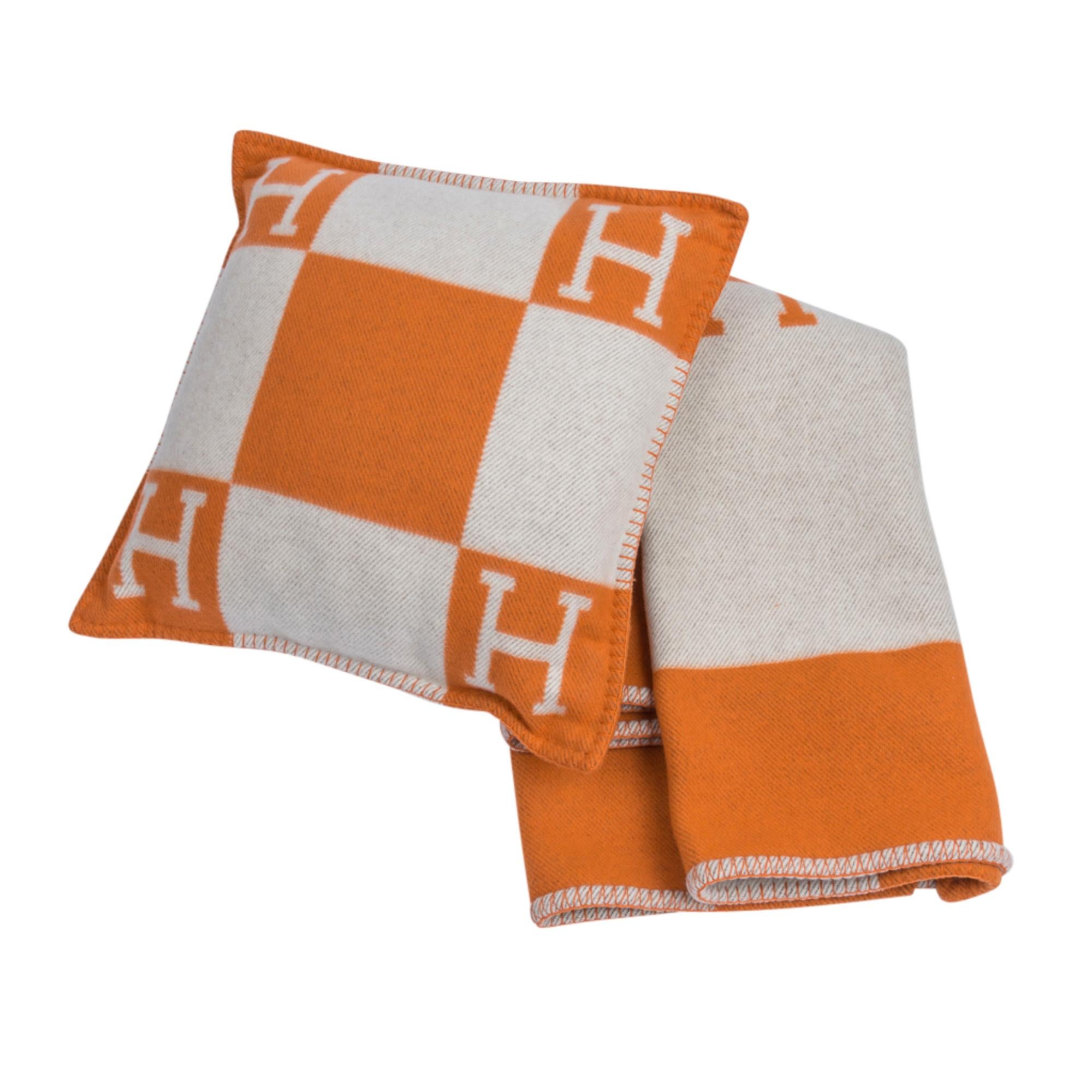 Mightychic offers an Hermes classic PM Avalon I signature H pillows featured in Orange.
The removable cover is created from 85% Wool and 15% cashmere and has whip stitch edges.
New or Pristine Store Fresh Condition.  
Comes with sleeper.
final