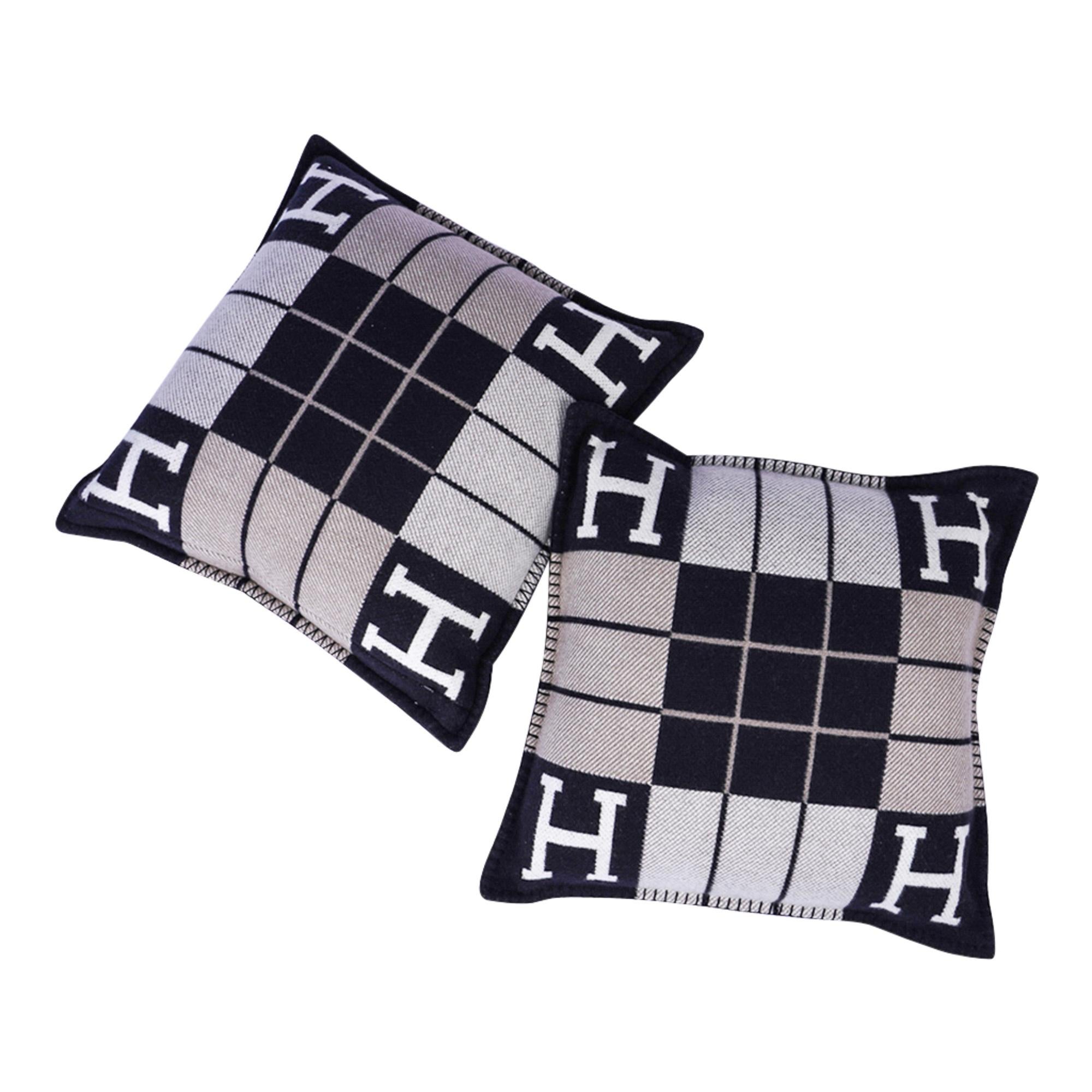 Guaranteed authentic Hermes classic Small Model Avalon III signature H pillow featured in Black and Ecru.
The removable cover is created from 90% Wool and 10% cashmere and has whip stitch edges.
New or Pristine Store Fresh Condition. 
final