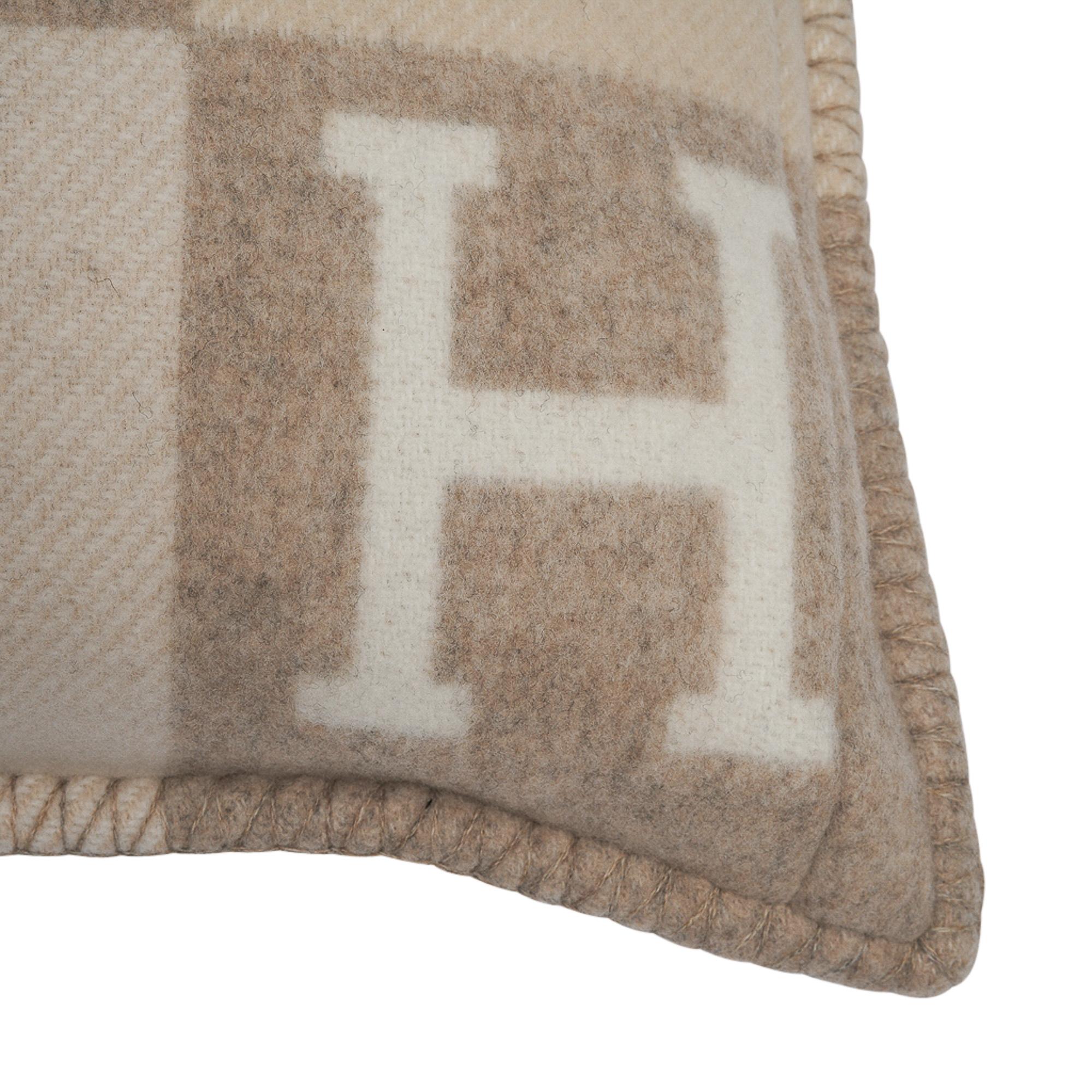 Hermes Cushion Avalon III PM H Coco and Camomille Throw Pillow New In New Condition In Miami, FL