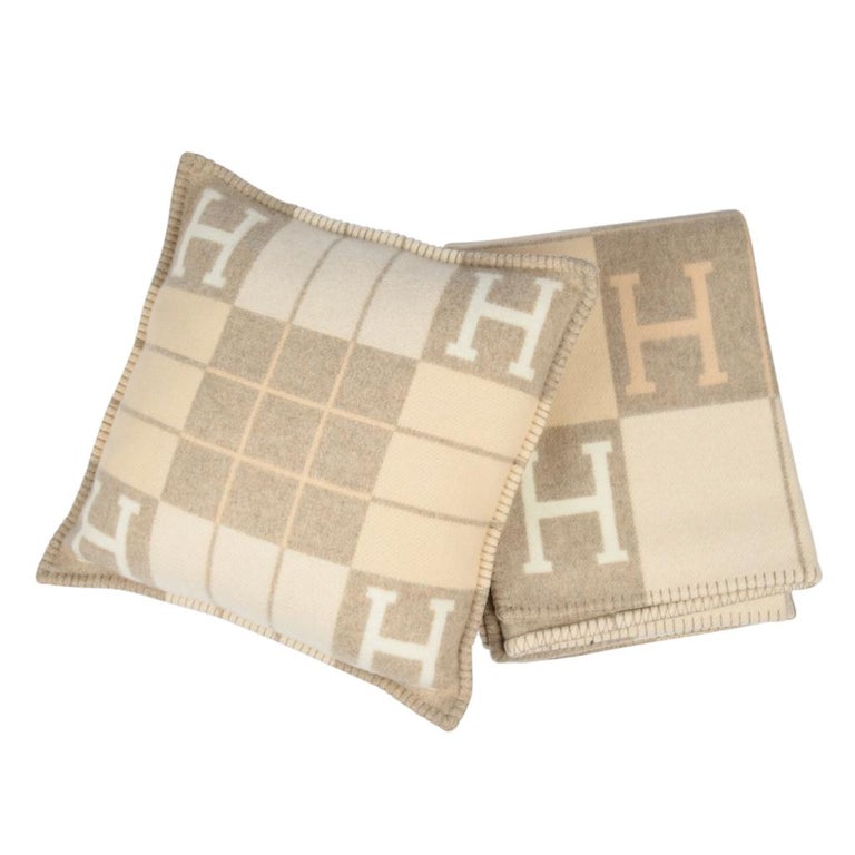 Hermes Cushion Avalon III PM Signature H Coco and Camomille Throw ...