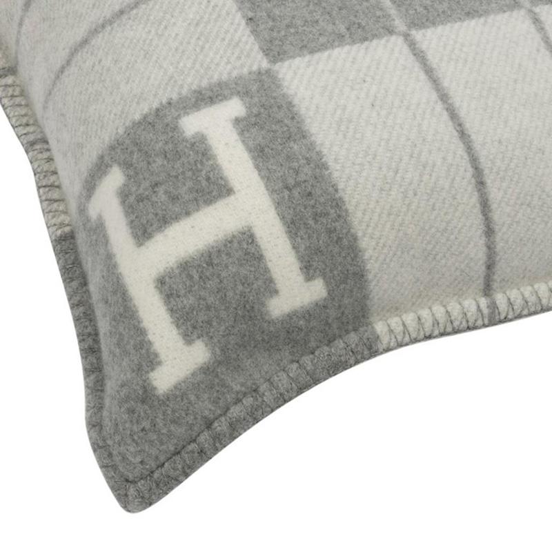 Women's or Men's Hermès Cushion Avalon Iii Pm Signature H Ecru Gris Clair Throw Pillow For Sale