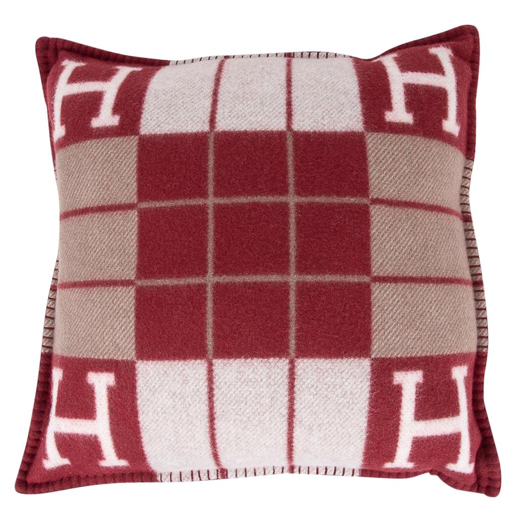 Guaranteed authentic Hermes classic Small Model Avalon III signature H pillow features Rouge H and Ecru.
The removable cover is created from 90% Wool and 10% cashmere and has whip stitch edges.
New or Pristine Store Fresh Condition. 
final