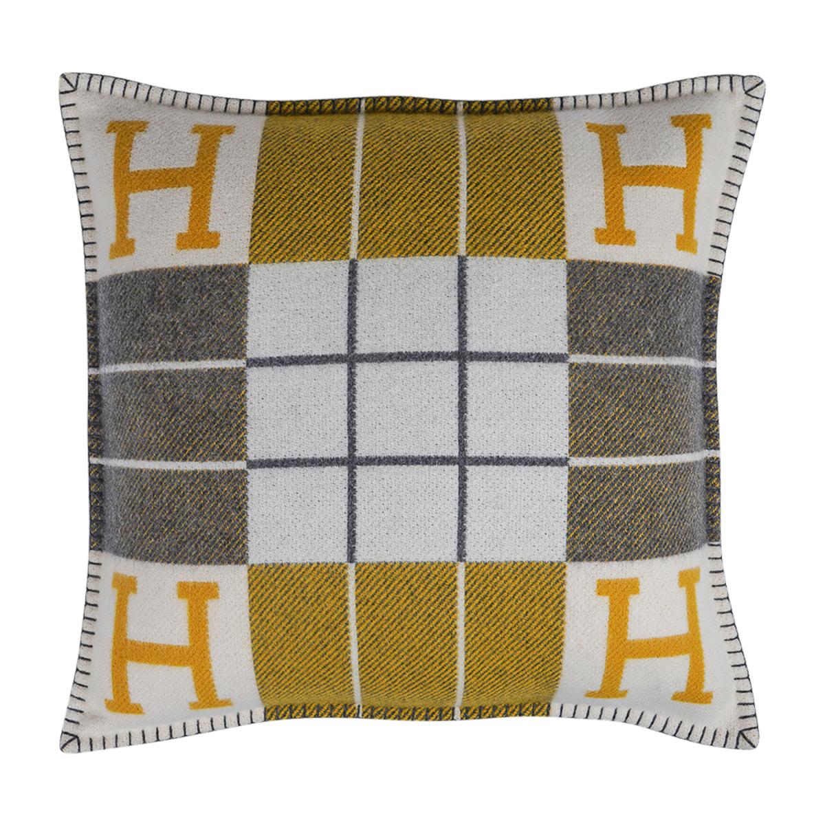 Mightychic offers set of two (2) Hermes classic Small Model Avalon signature H pillow featured in Soleil and Gris.
The removable covers are created from 90% Wool and 10% cashmere and has whip stitch edges.
Comes with sleepers.
Matching blanket is