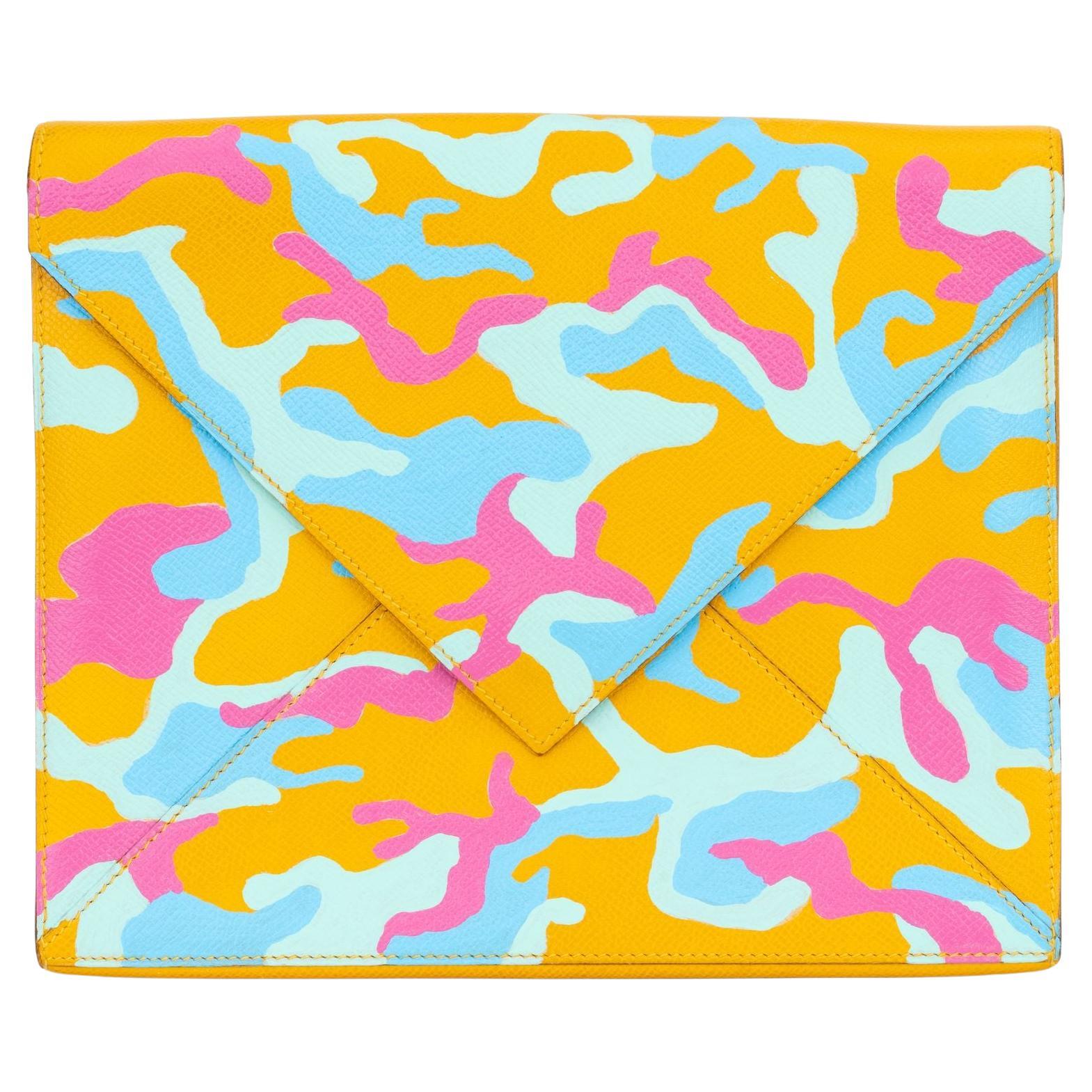 Pochette jaune peinte sur mesure Hermès en vente