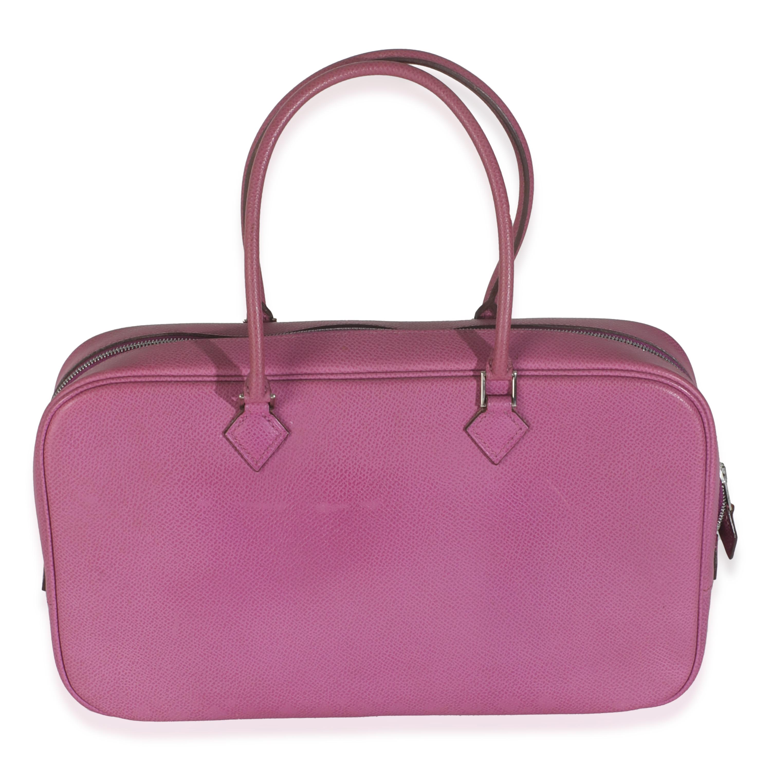 Titolo dell'elenco: Hermès Cyclamen Epsom Plume 28 PHW
SKU: Z145500
Condizioni: Usato 
Condizioni della borsa: Buono
Commenti sulle condizioni: L'articolo è in buone condizioni con evidenti segni di usura.   Estesi scolorimenti, graffi e segni lungo