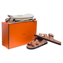 Hermès Sandali tecnologici di Cipro in pelle di capra scamosciata rosa nudo, taglia 36