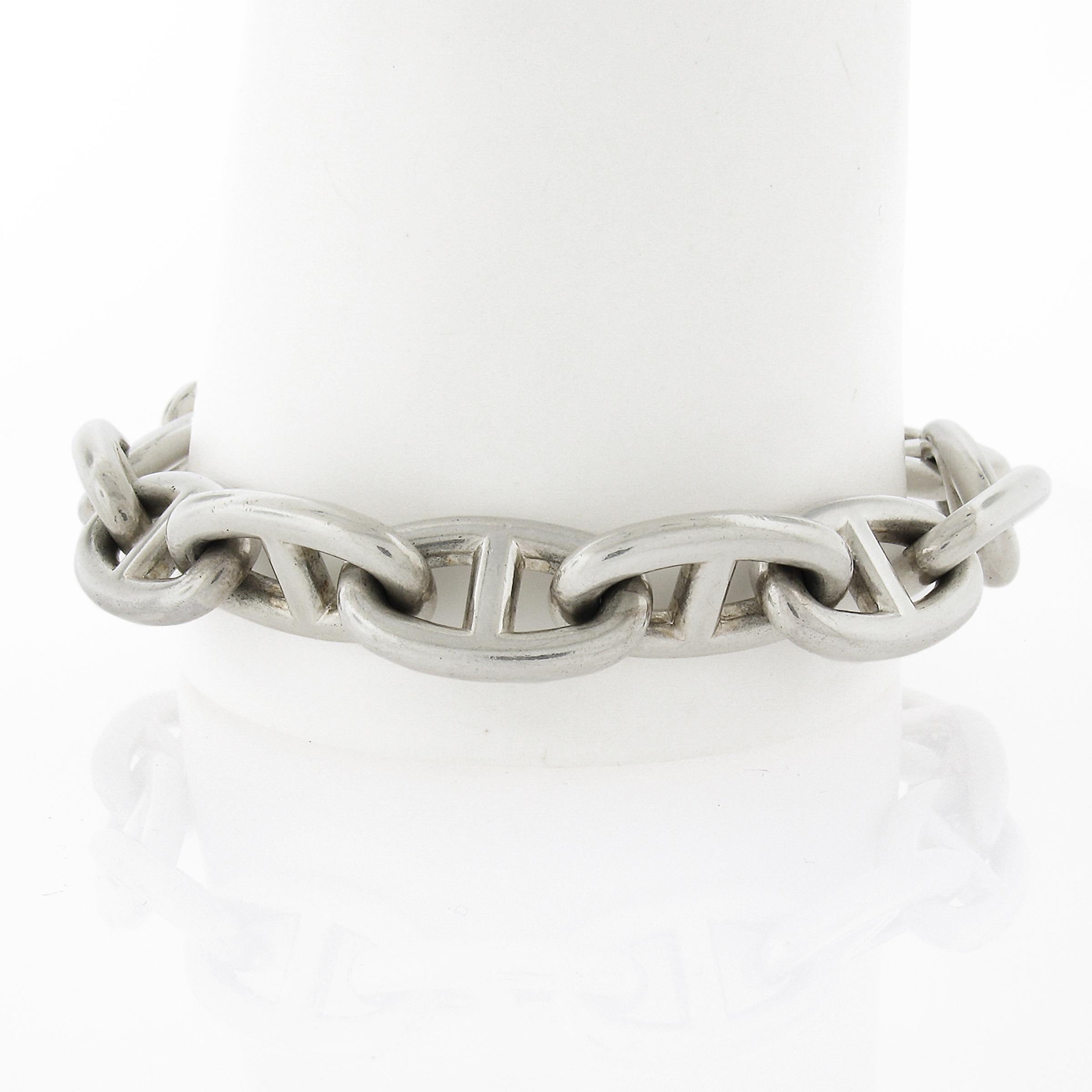 Material: Solid .925 Sterling Silver
Weight: 116.27 Grams
Bracelet Type: Link Bracelet
Length: Will comfortably fit up to a 9.5 inch wrist (Fitted on a wrist)
Clasp: Toggle Clasp
Chain Width: 13.7mm (0.54