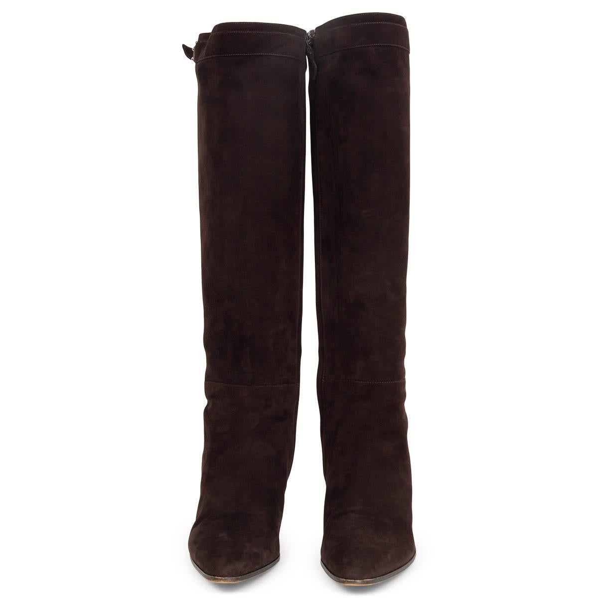  100% authentic Hermès knee-high almond-toe boots in brown suede leather embellished with Palladium lock depeches. Open with a zipper on the inside. Have been worn and are in excellent condition. 

Measurements
Imprinted Size	38.5
Shoe