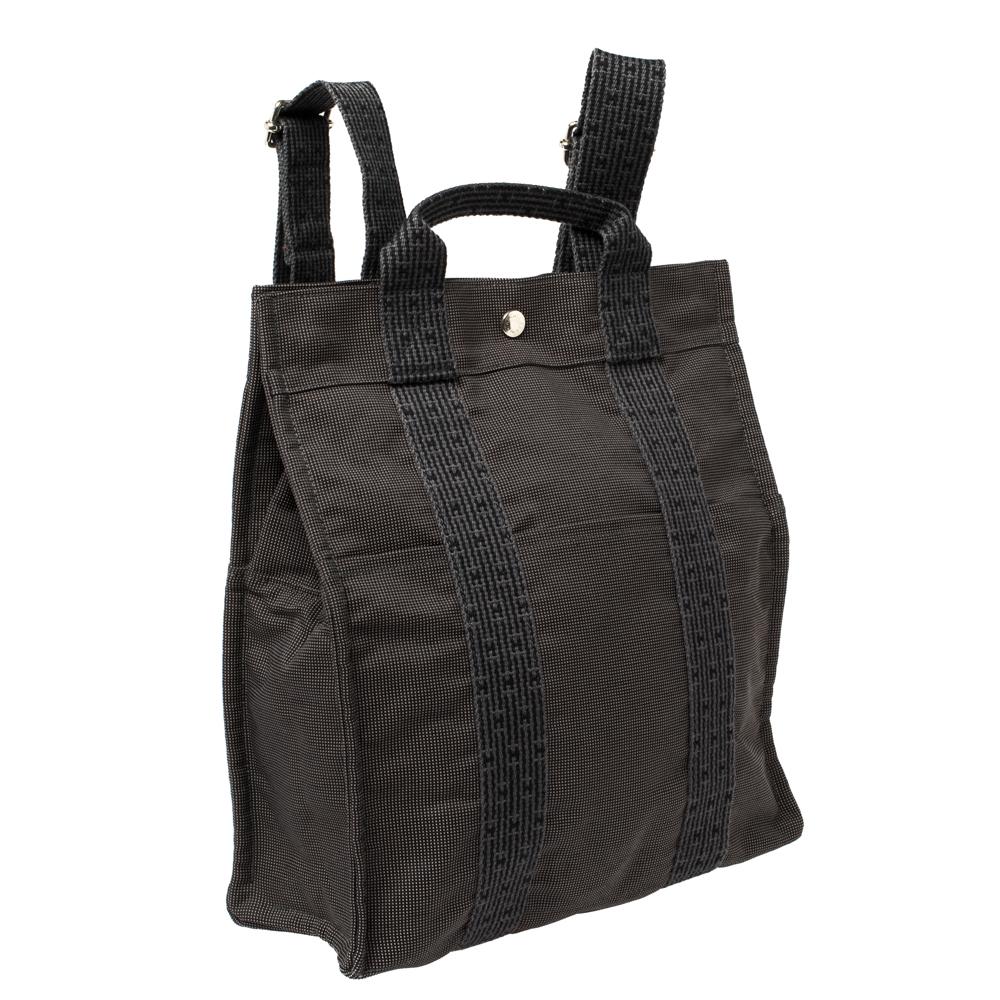 Hermes Dark Grey Canvas Herline PM Travel Backpack In Good Condition In Dubai, Al Qouz 2