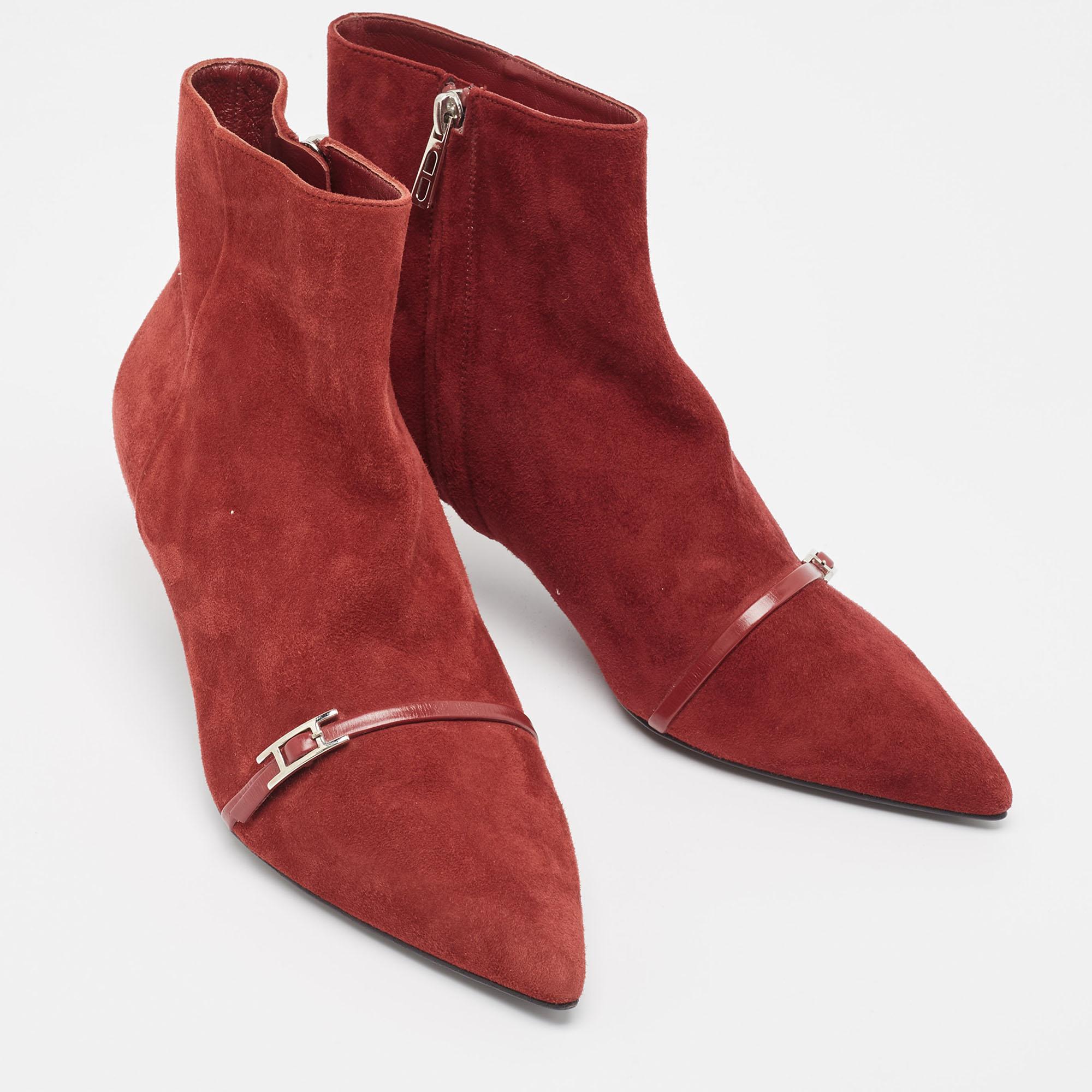 Hermès Dark Red Suede Ankle Booties Size 38 In Excellent Condition For Sale In Dubai, Al Qouz 2