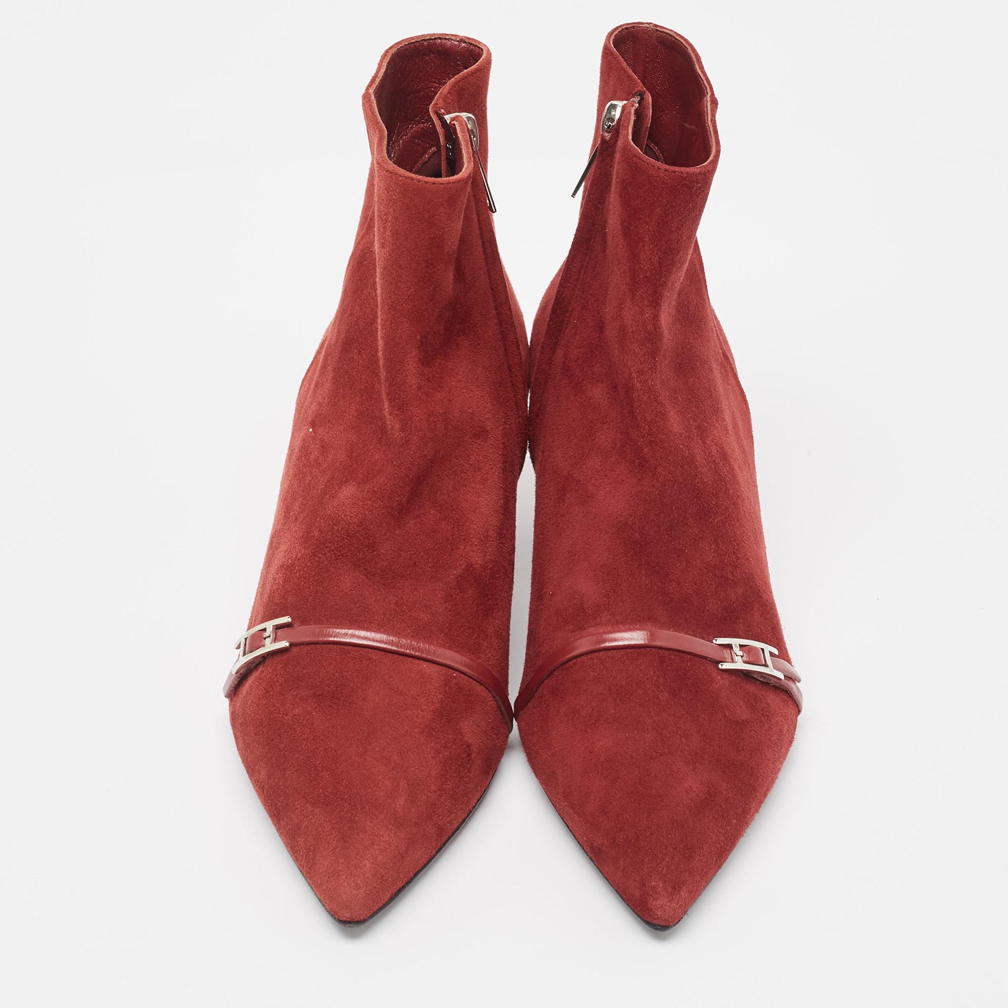 Hermès Bottines en daim rouge foncé Taille 38 Pour femmes en vente