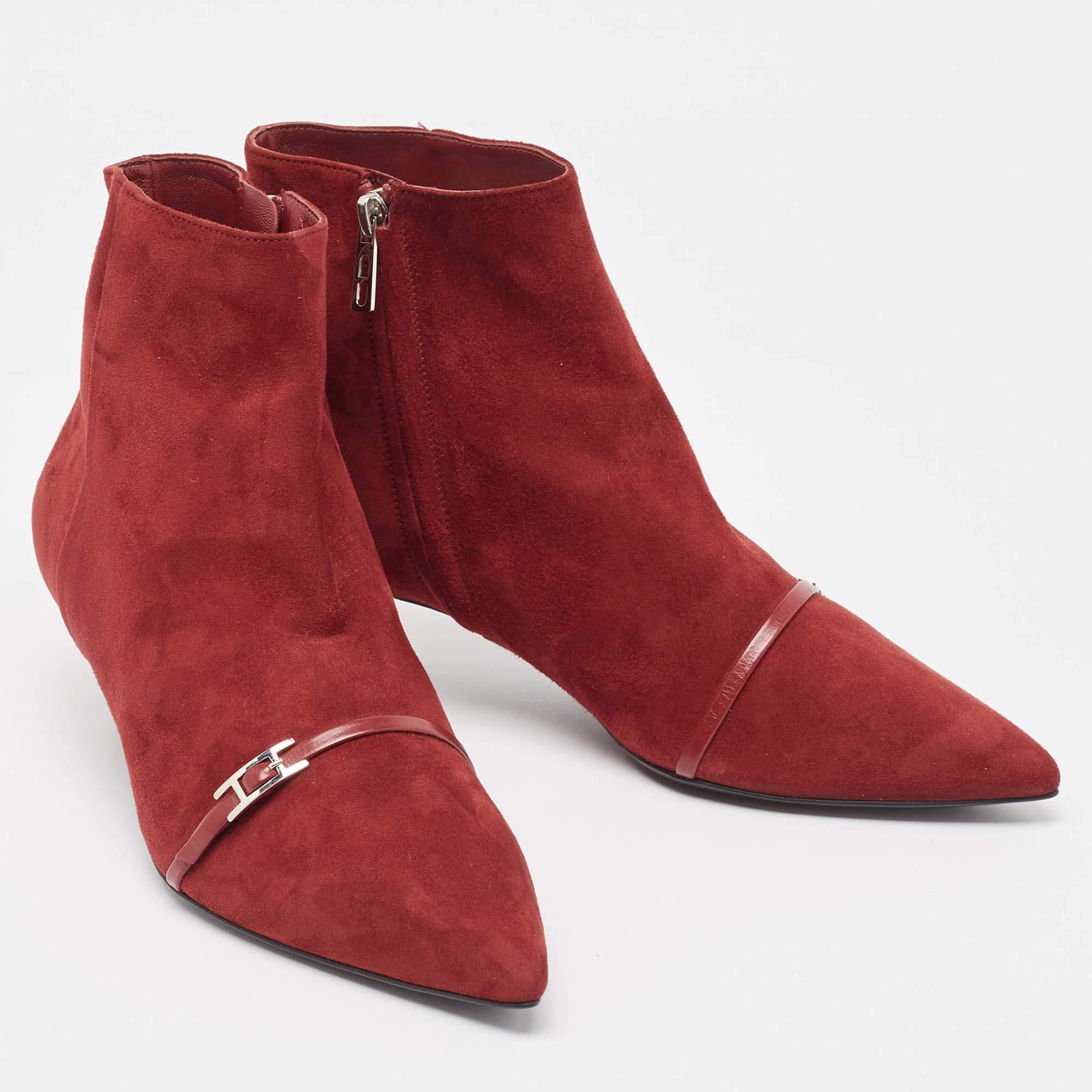 Hermès Dark Red Suede Ankle Booties Size 39 In Excellent Condition For Sale In Dubai, Al Qouz 2