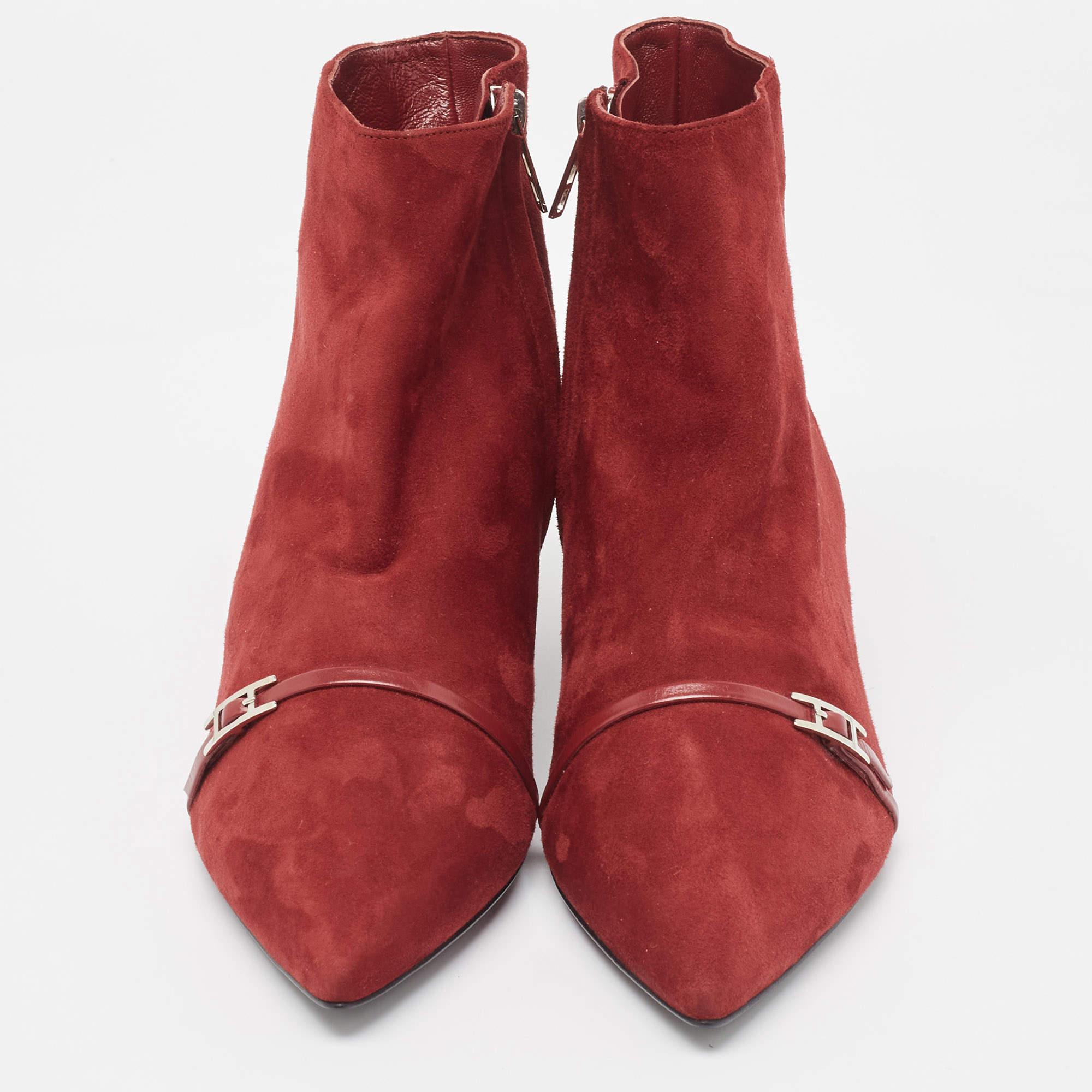 Hermès - Bottines en daim rouge foncé - Taille 39 Pour femmes en vente