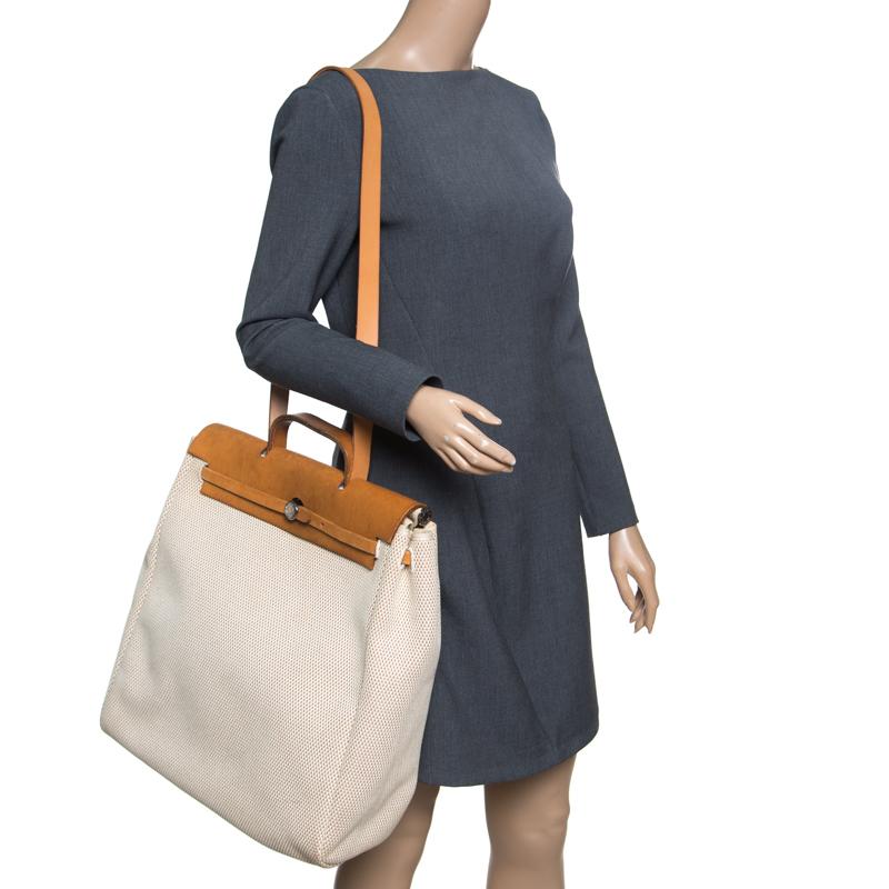 Hermes Dark Tan/Beige Leather and Canvas Herbag Zip 39 Bag In Good Condition In Dubai, Al Qouz 2