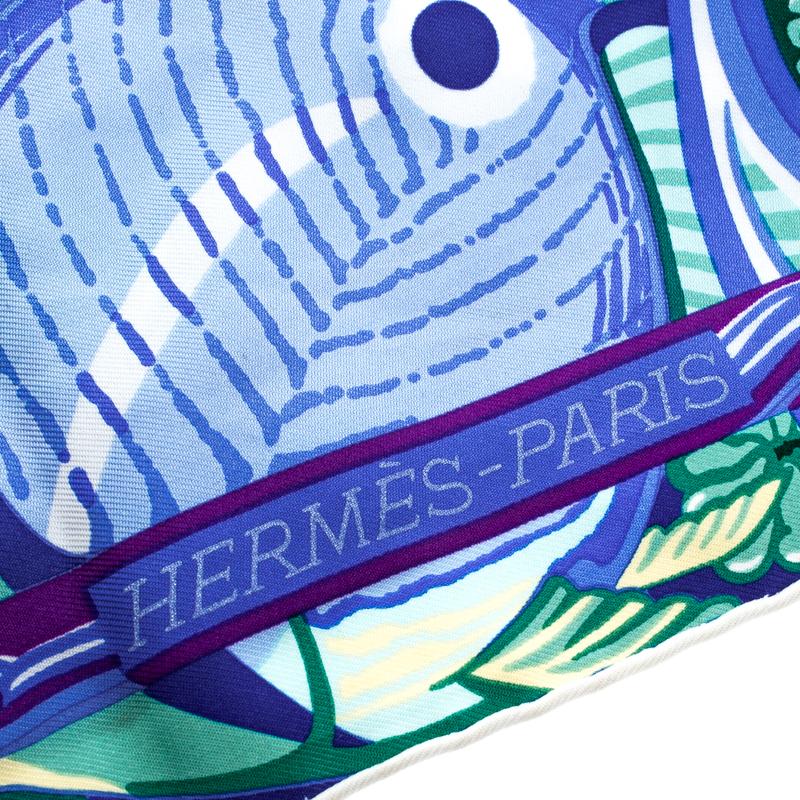 Hermes De La Mer Au Ciel Blue Printed Silk Square Scarf In Good Condition In Dubai, Al Qouz 2