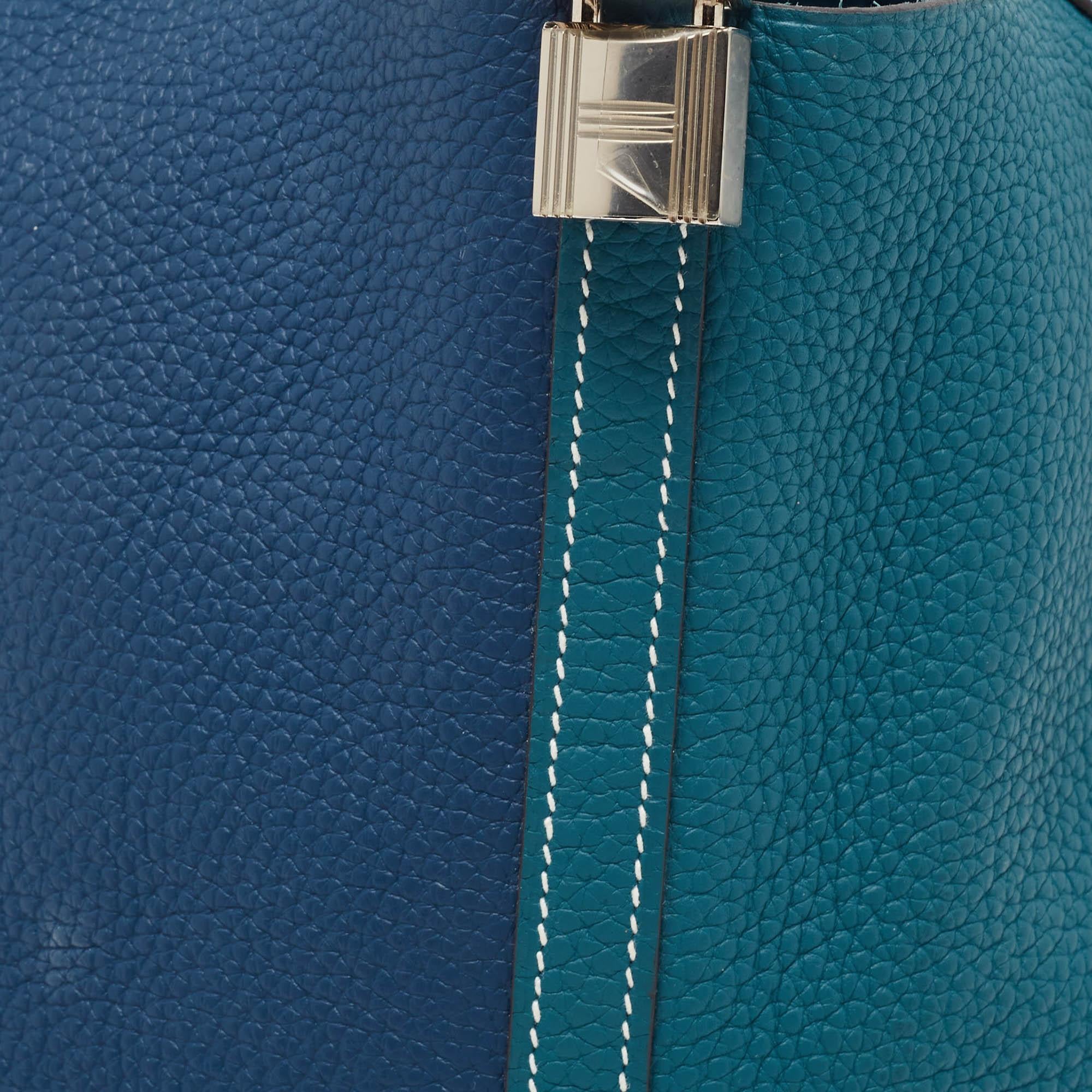 Hermès Deep Bleu/Vert Bosphore Taurillon Clemence Leather Picotin Lock 22 Bag In Good Condition For Sale In Dubai, Al Qouz 2