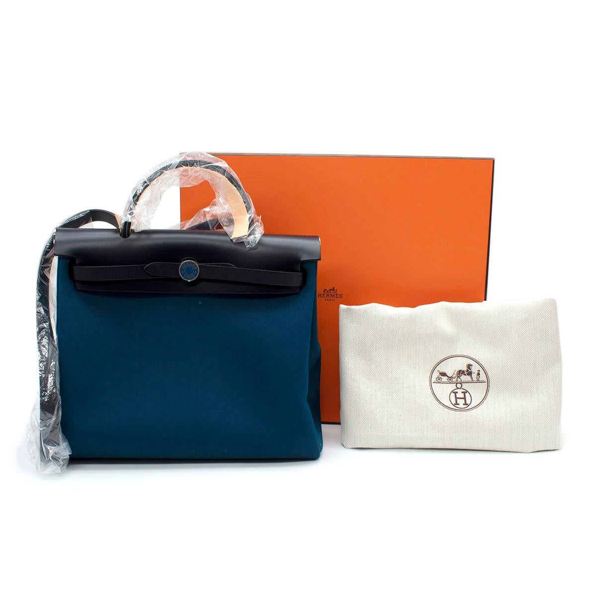 Hermes Deep Blue/Indigo Herbag Zip 31 Retourne Laque Bag

- Deep Blue Military canvas & Indigo Hunter Cowhide leather 
- Lacquered Palladium Plated Hardware
- Collapsible handle & Shoulder Strap
- palladium plated Clou de Selle closure
- exterior