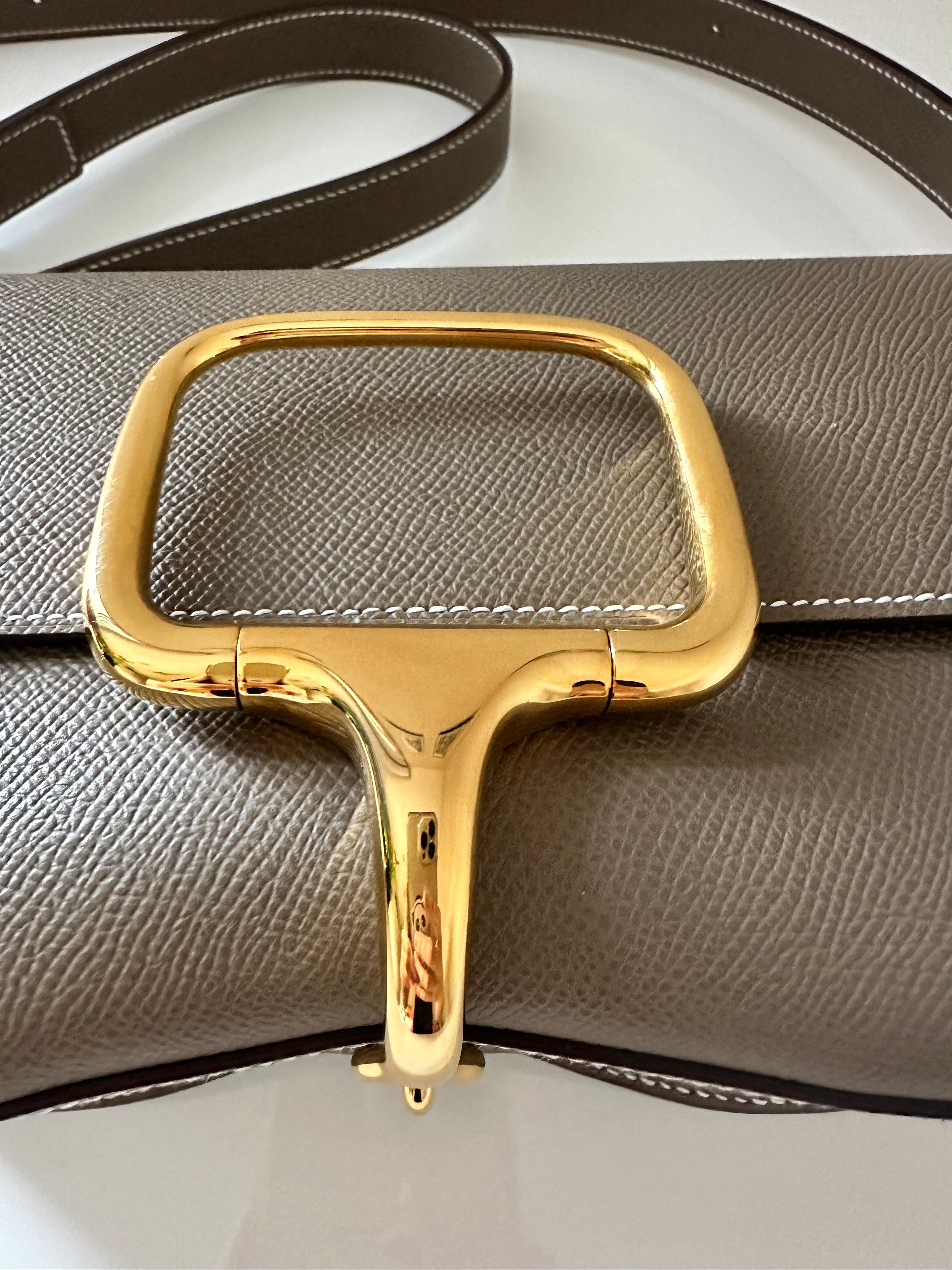 Beige Hermes Della Cavalleria Elan Epsom 18 bag in Etoupe color w/ golden hardware en vente