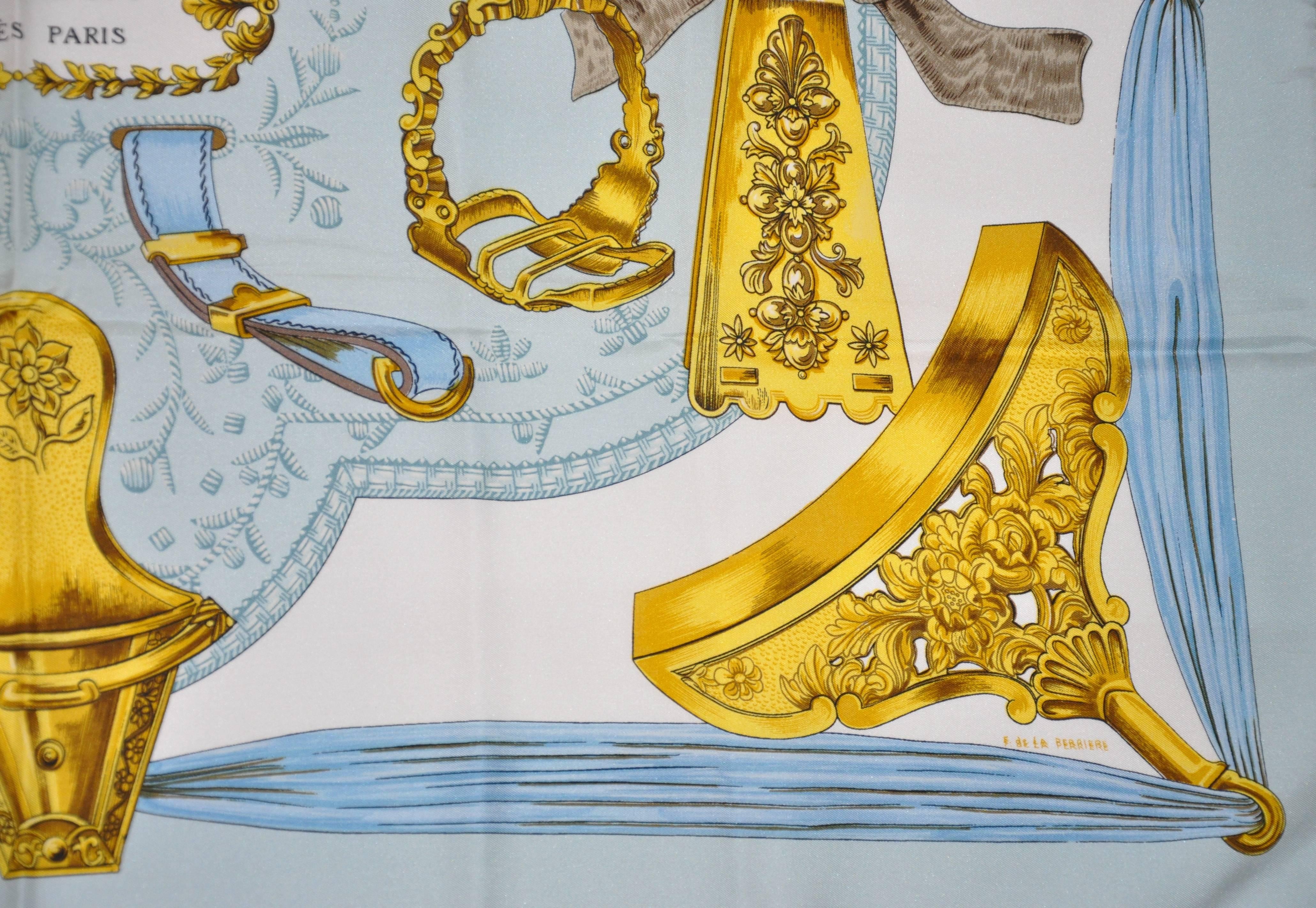 Gris Hermès De La Perriere - Écharpe en jacquard de soie « Bleu impérial avec or » en vente