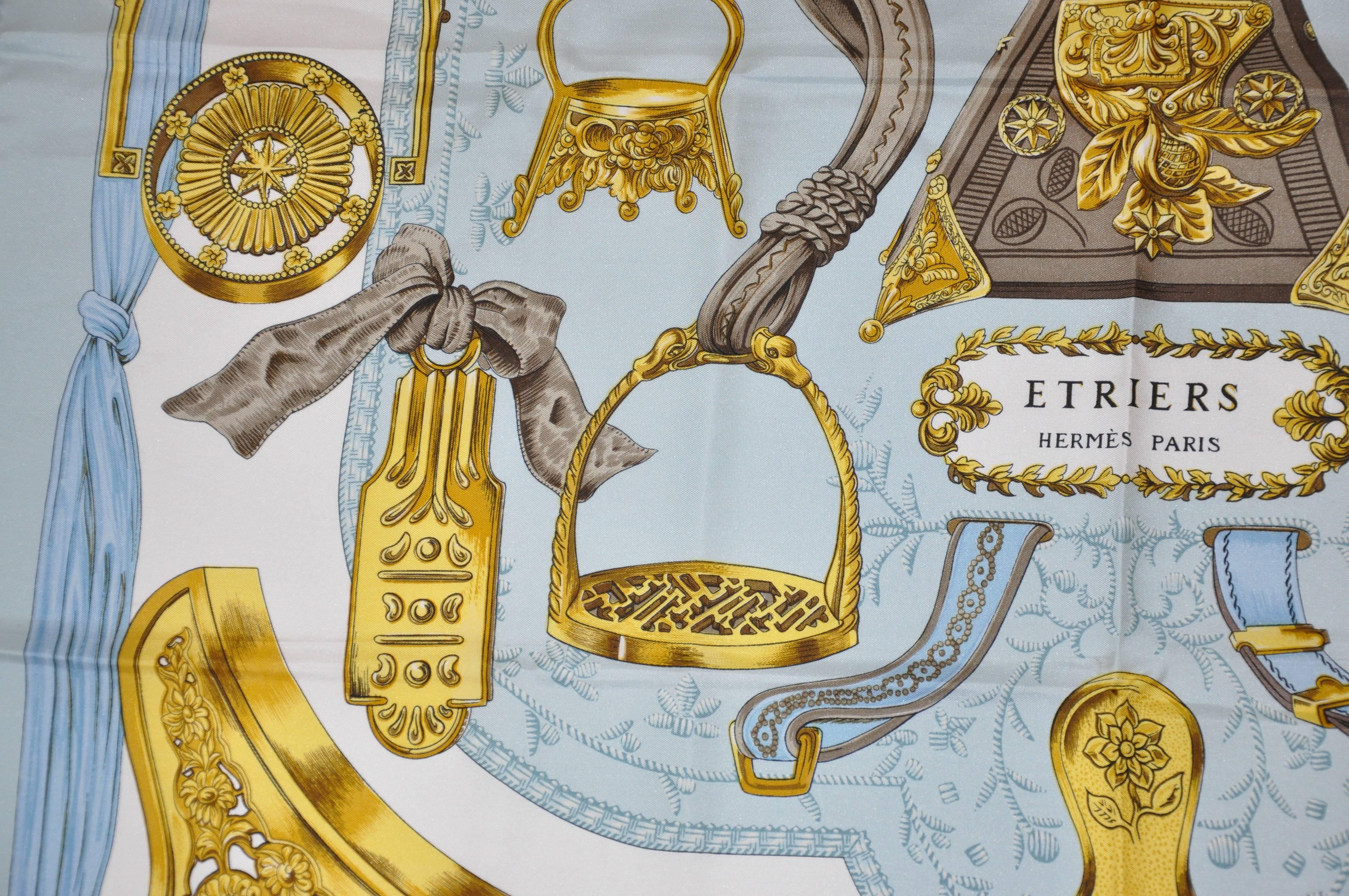 Hermès De La Perriere - Écharpe en jacquard de soie « Bleu impérial avec or » Bon état - En vente à New York, NY