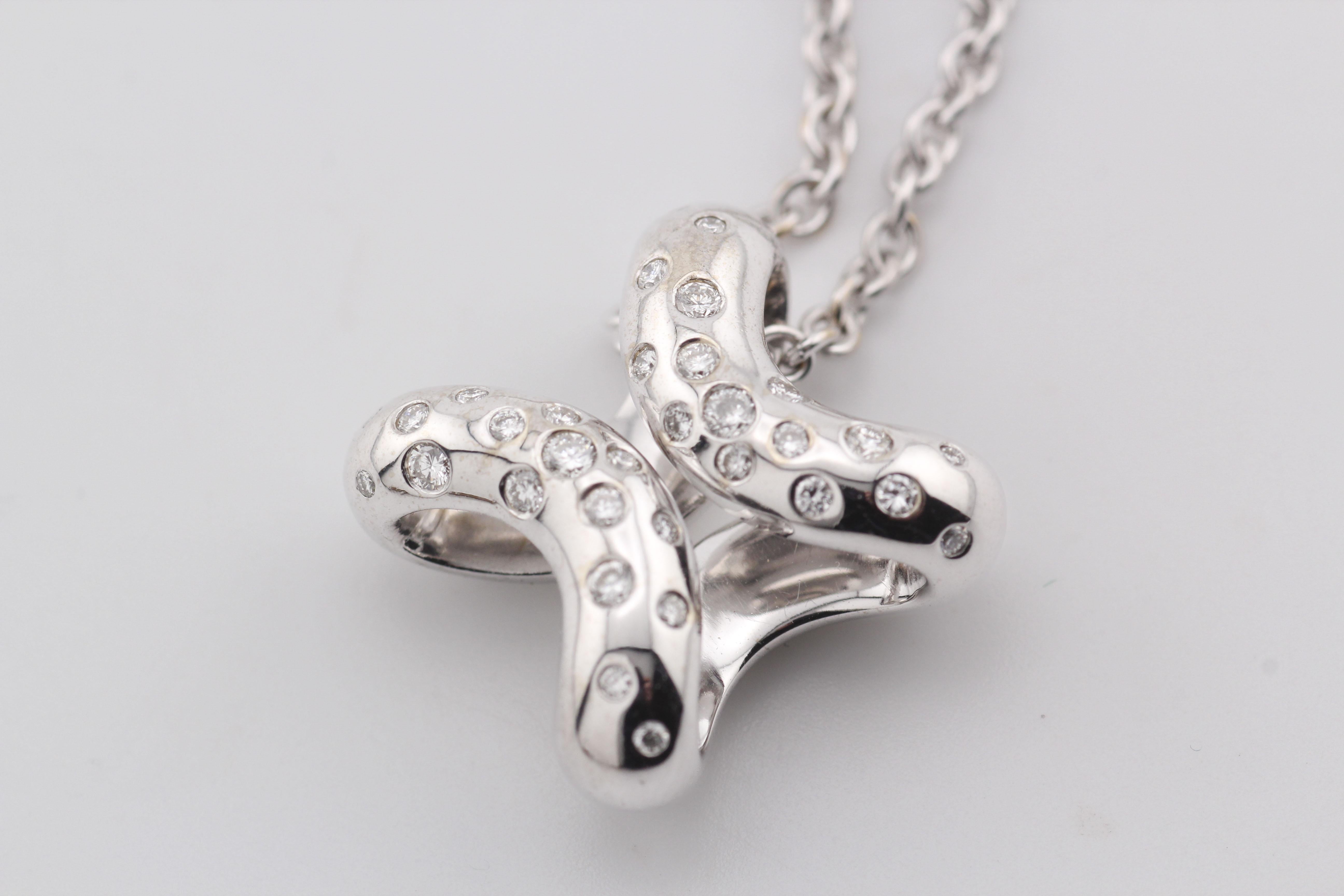 HERMES Collier Croix en or blanc 18k avec diamants en vente 1
