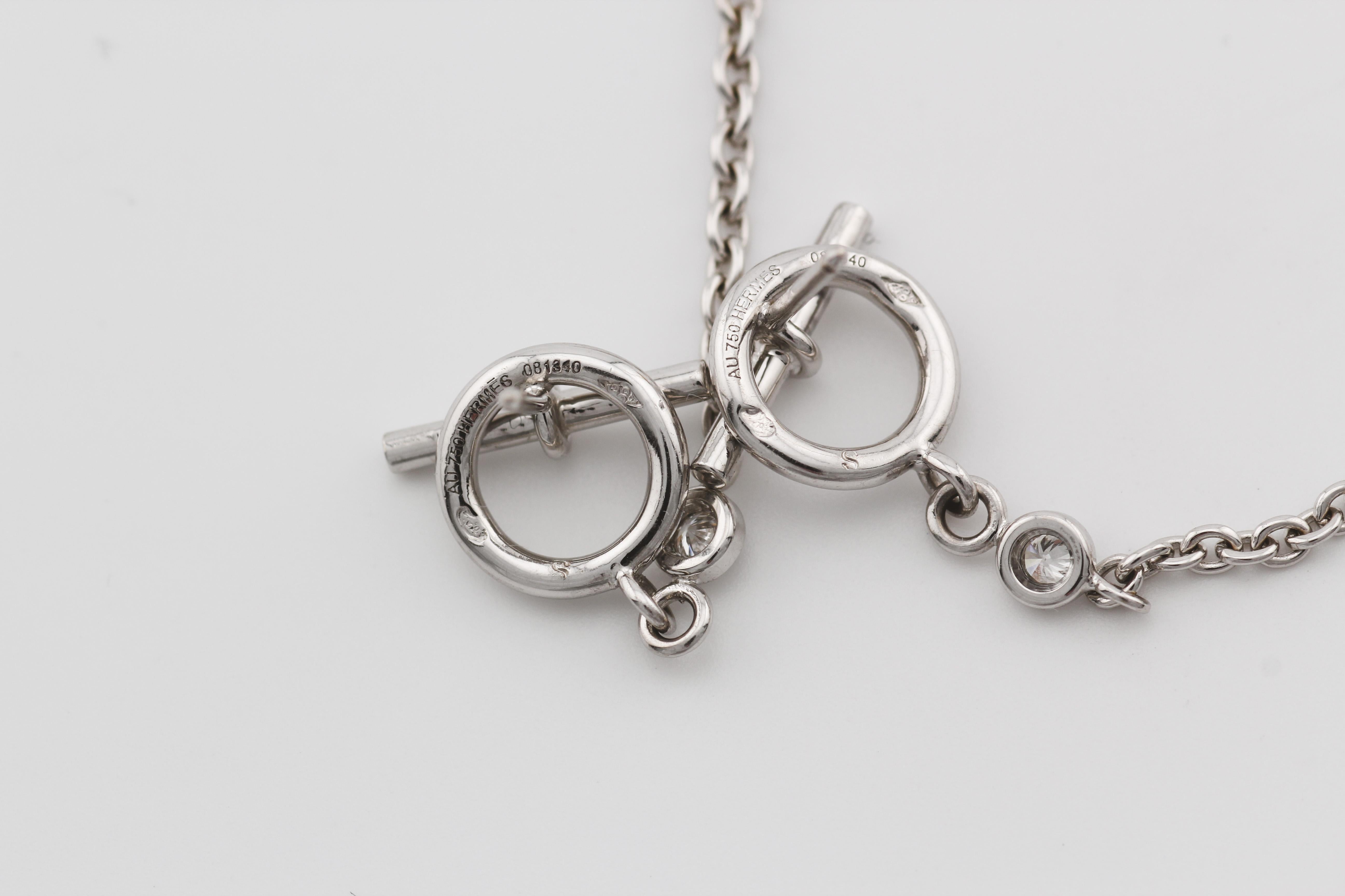 Hermes - Boucles d'oreilles or blanc 18 carats avec diamants et anneaux en forme de triangle Pour femmes en vente