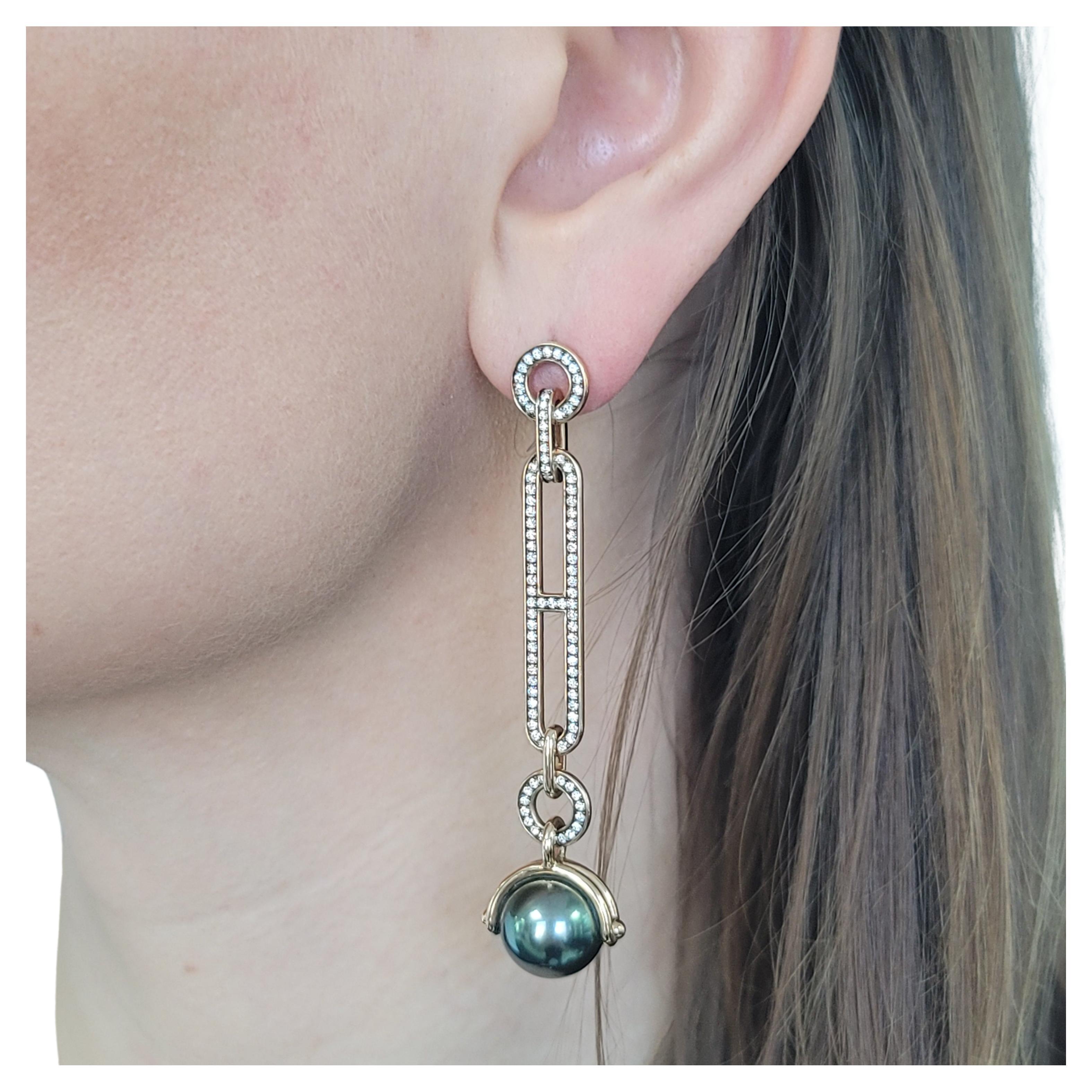 Hermes diamond and black pearl Chandra drop earrings in 18k
rose gold. Inscribed: Hermes, Au750, Made in France, 750.
Stamped with French hallmark and makers mark. Accompanied
by orange Hermes leather box with brown leather finish inside
and