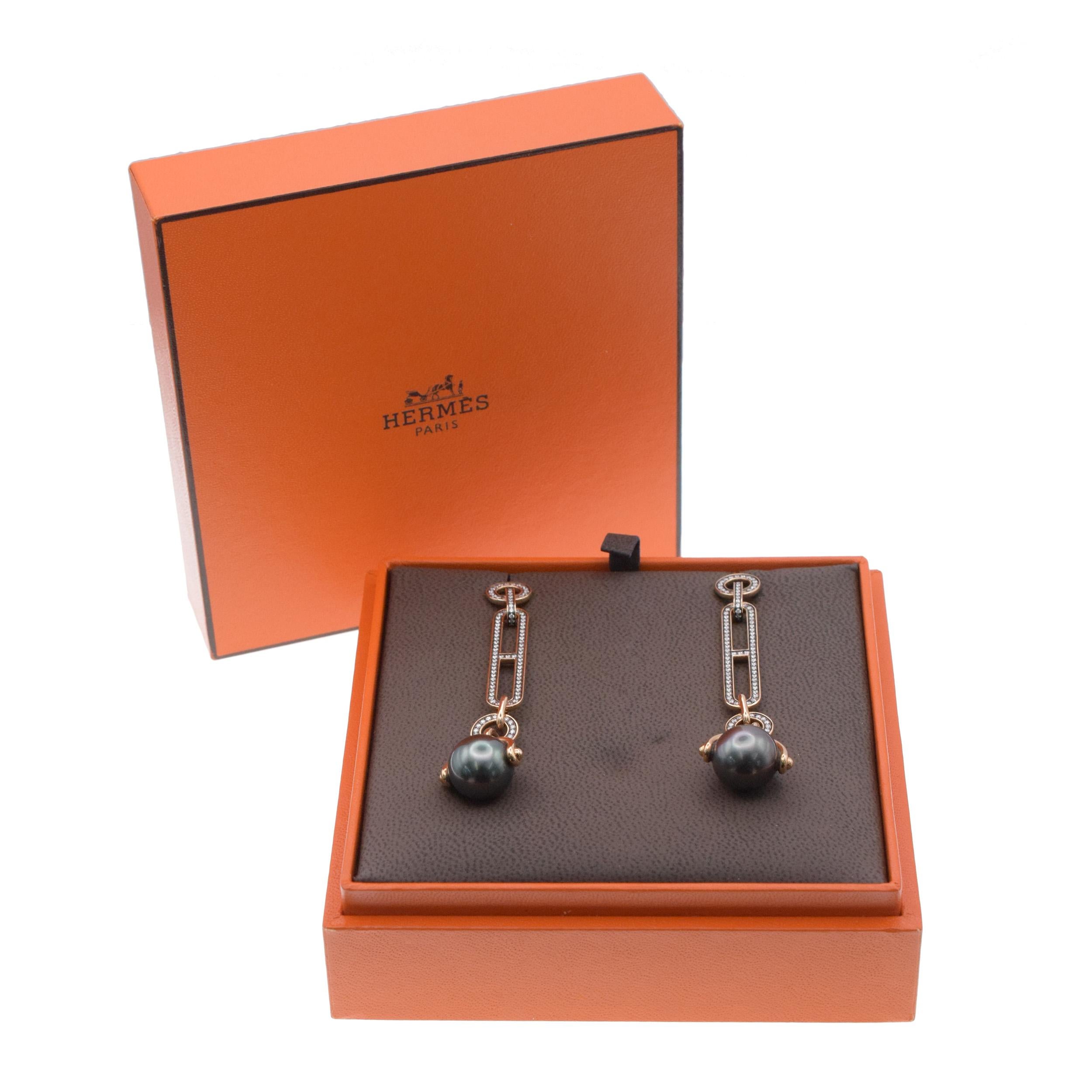 Round Cut Hermès Diamond and Black Pearl 