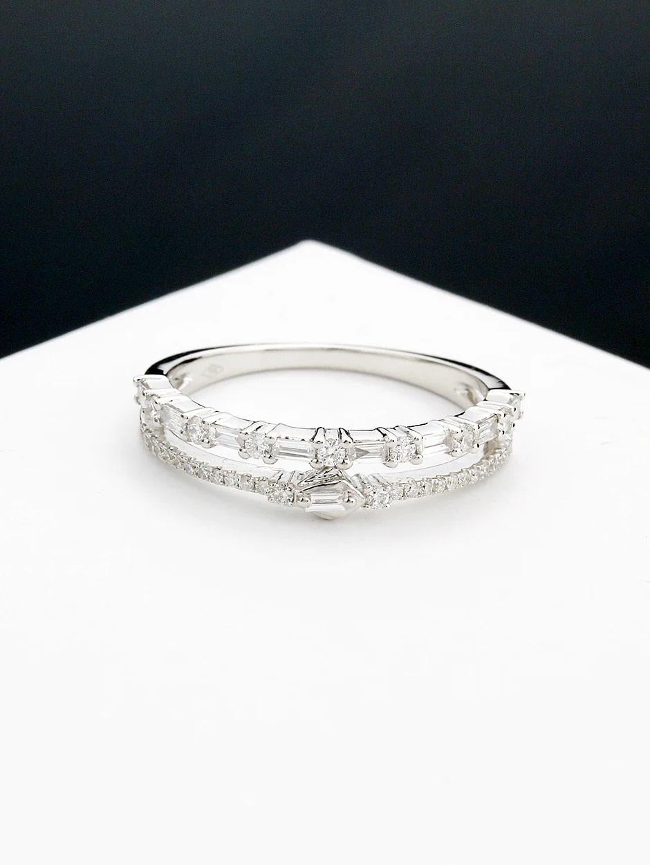 For Sale:  Hermes Diamond Baguette-R Double Ring 2