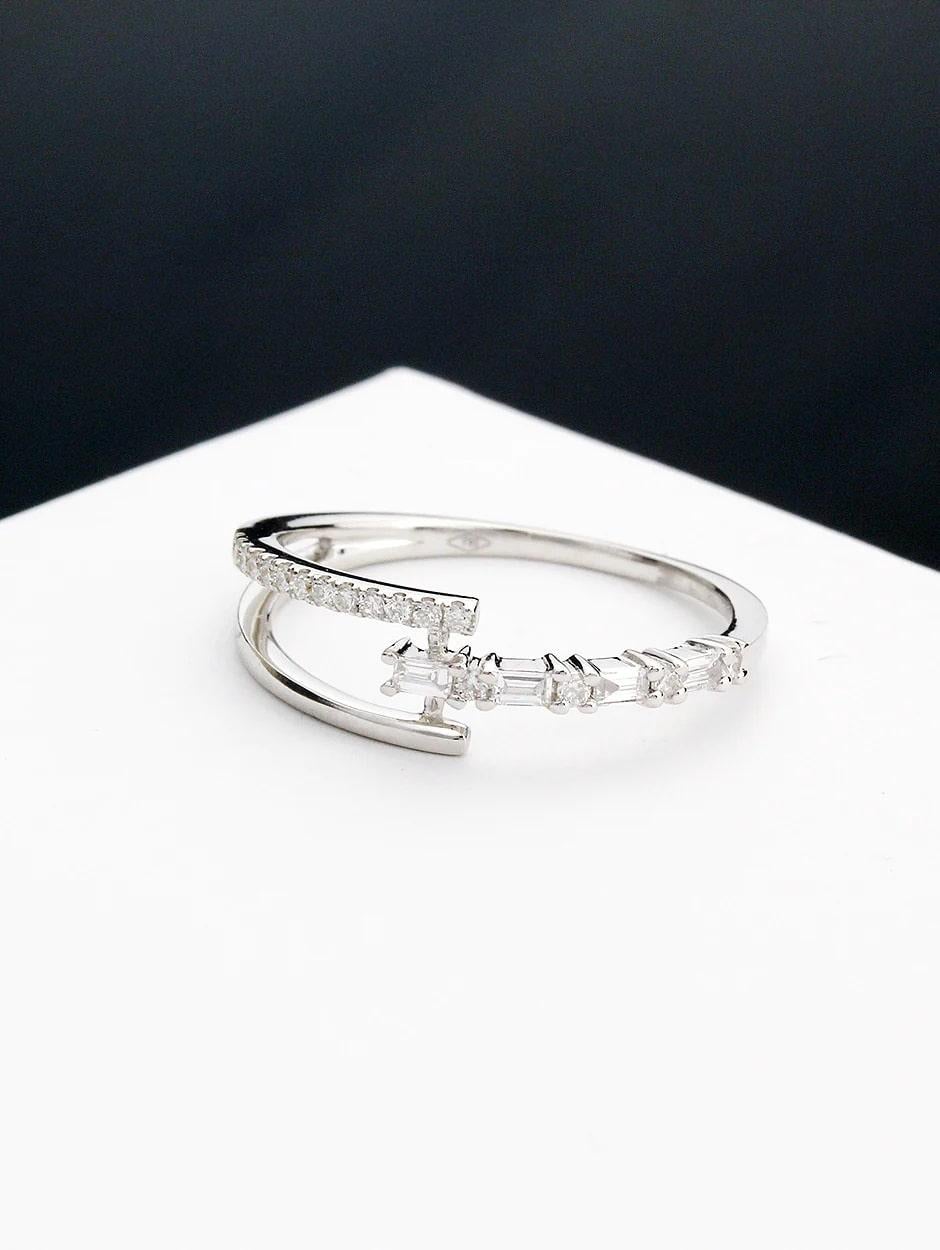 For Sale:  Hermes Diamond Baguette-R Twin Split Ring 2