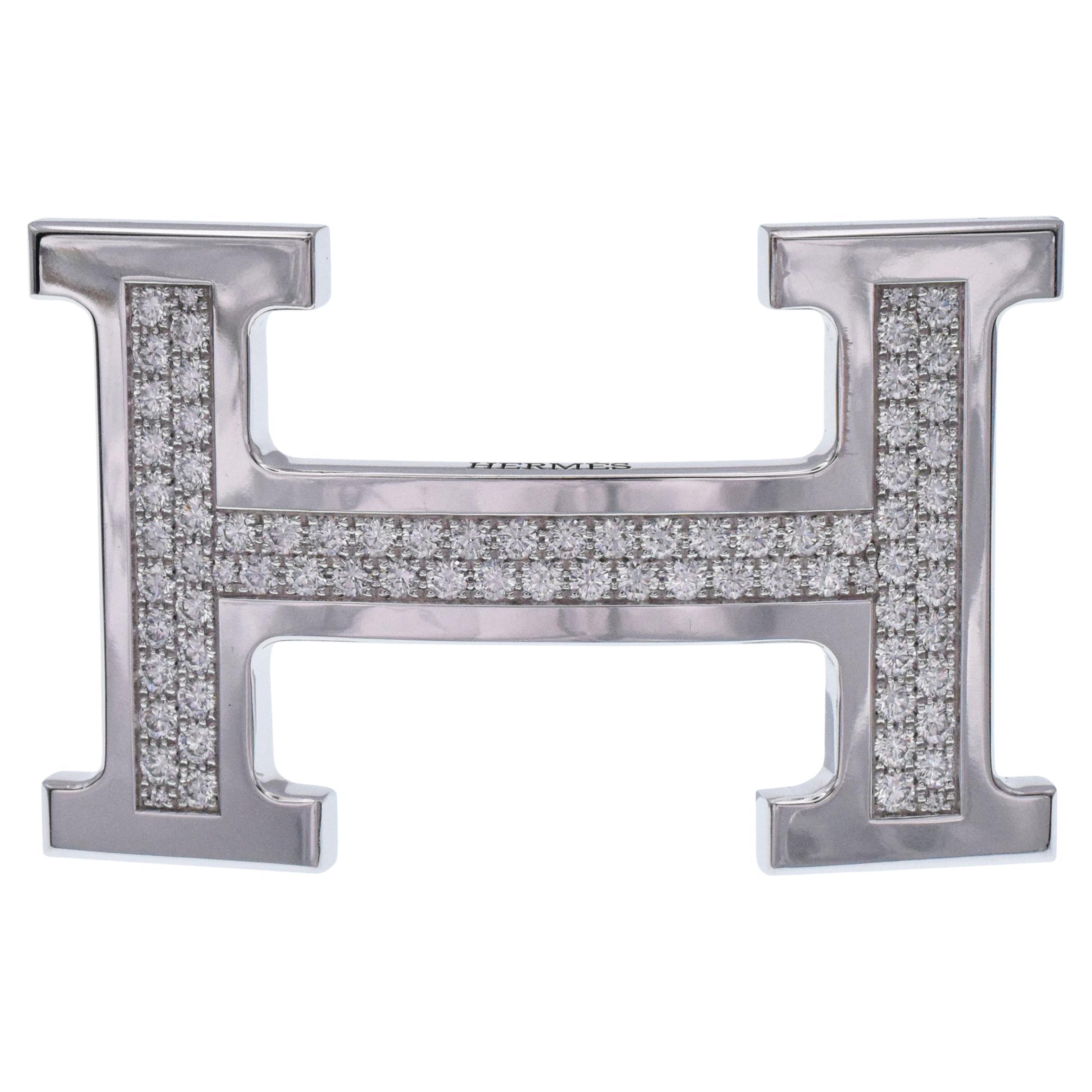 HERMES boucle de ceinture CONSTANCE H incrustée de diamants, avec environ 3,79 carats de diamants sertis dans le corps de la ceinture.  Or blanc 18 carats .
Inscrit Hermes Made in France AU750  numéroté xxxxxx 77D, 3,79 ct.   (détaillant pour