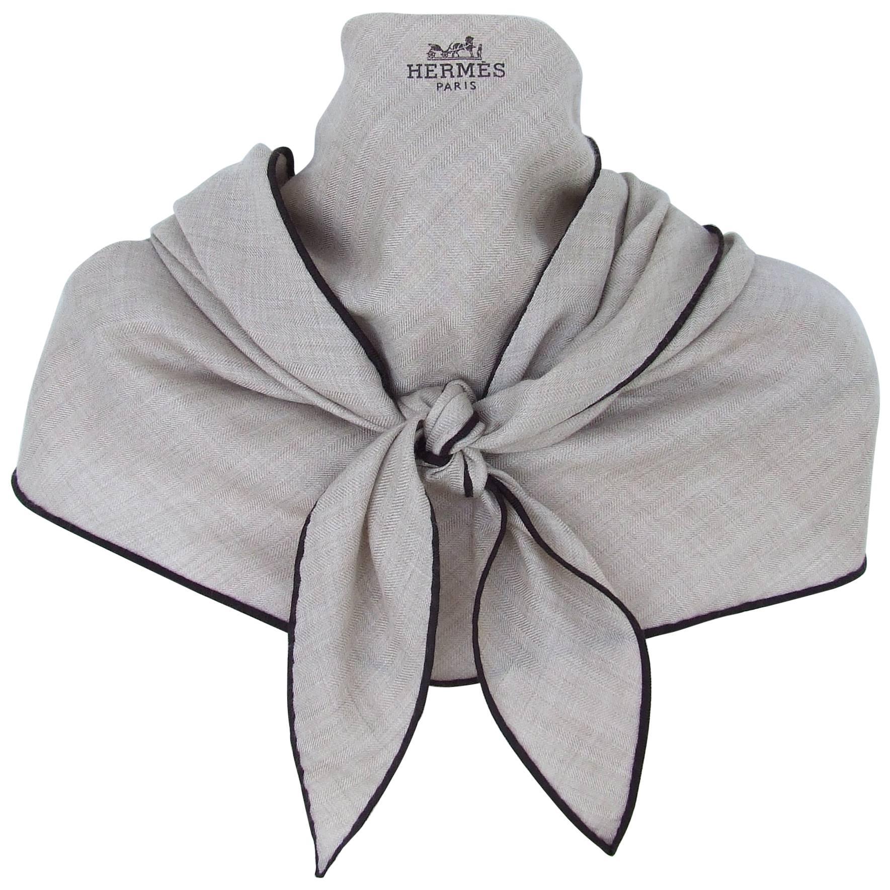 Hermès Diamond shaped Cashmere Silk Men's Beige Brown GM Wrap Losange Scarf