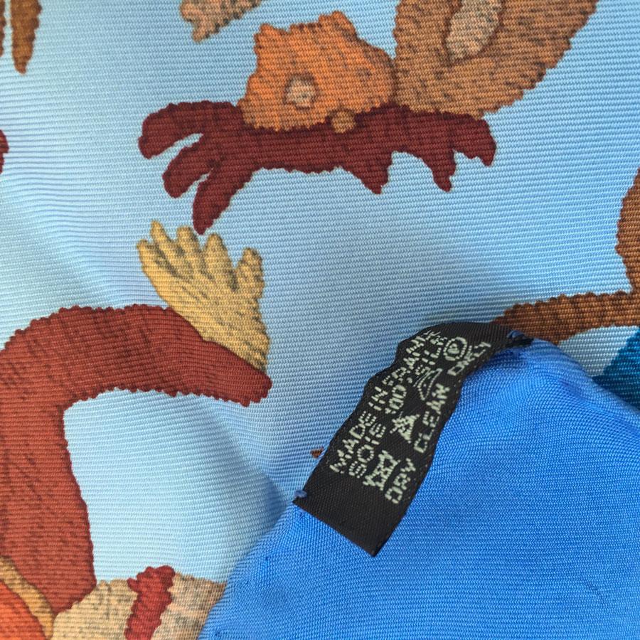 HERMES 'Din Tini Ya Zue' Scarf in Blue Silk In Good Condition For Sale In Paris, FR