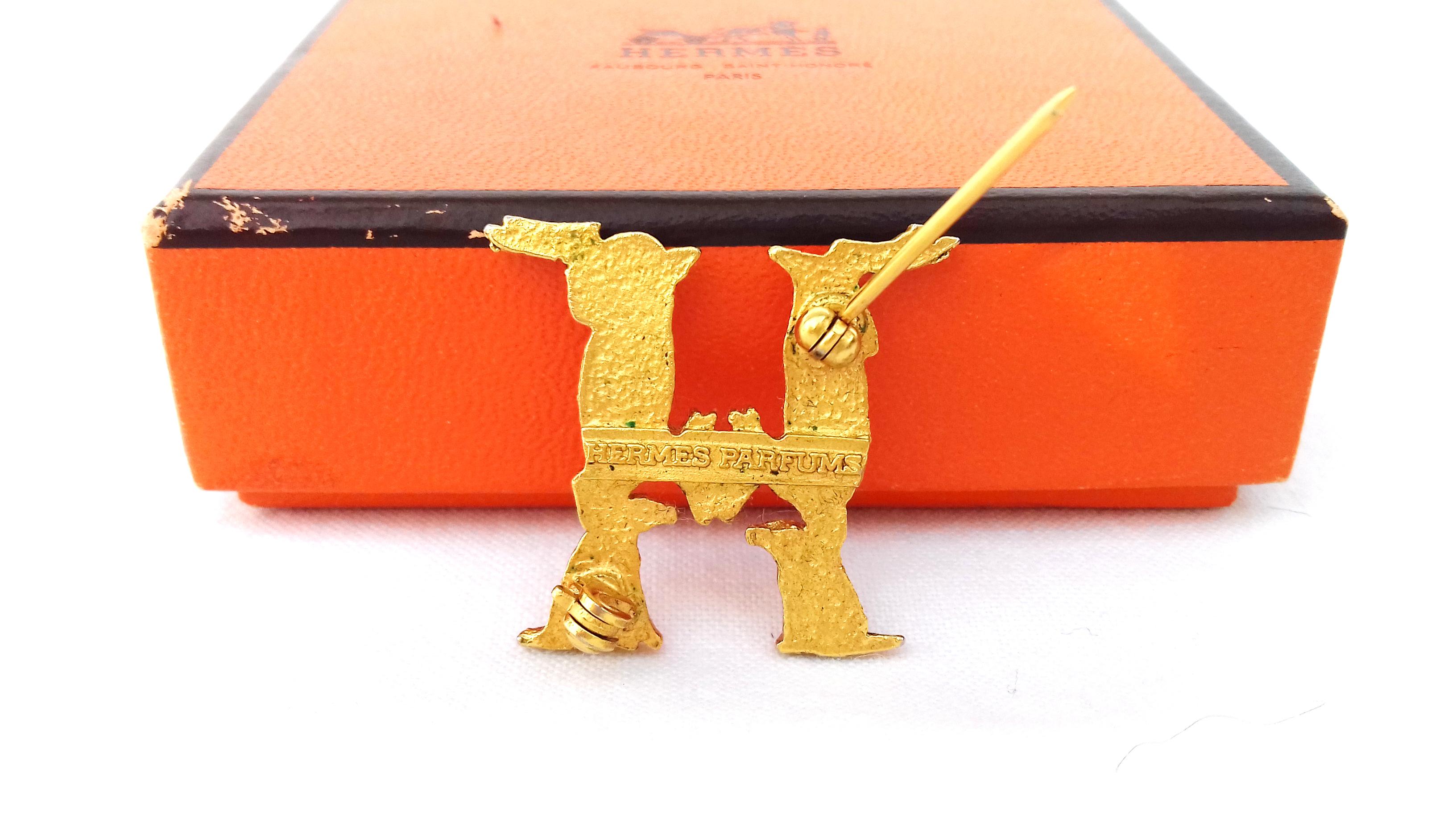 Hermès Doe and Dog Forming an H Brooch in Golden Metal  9