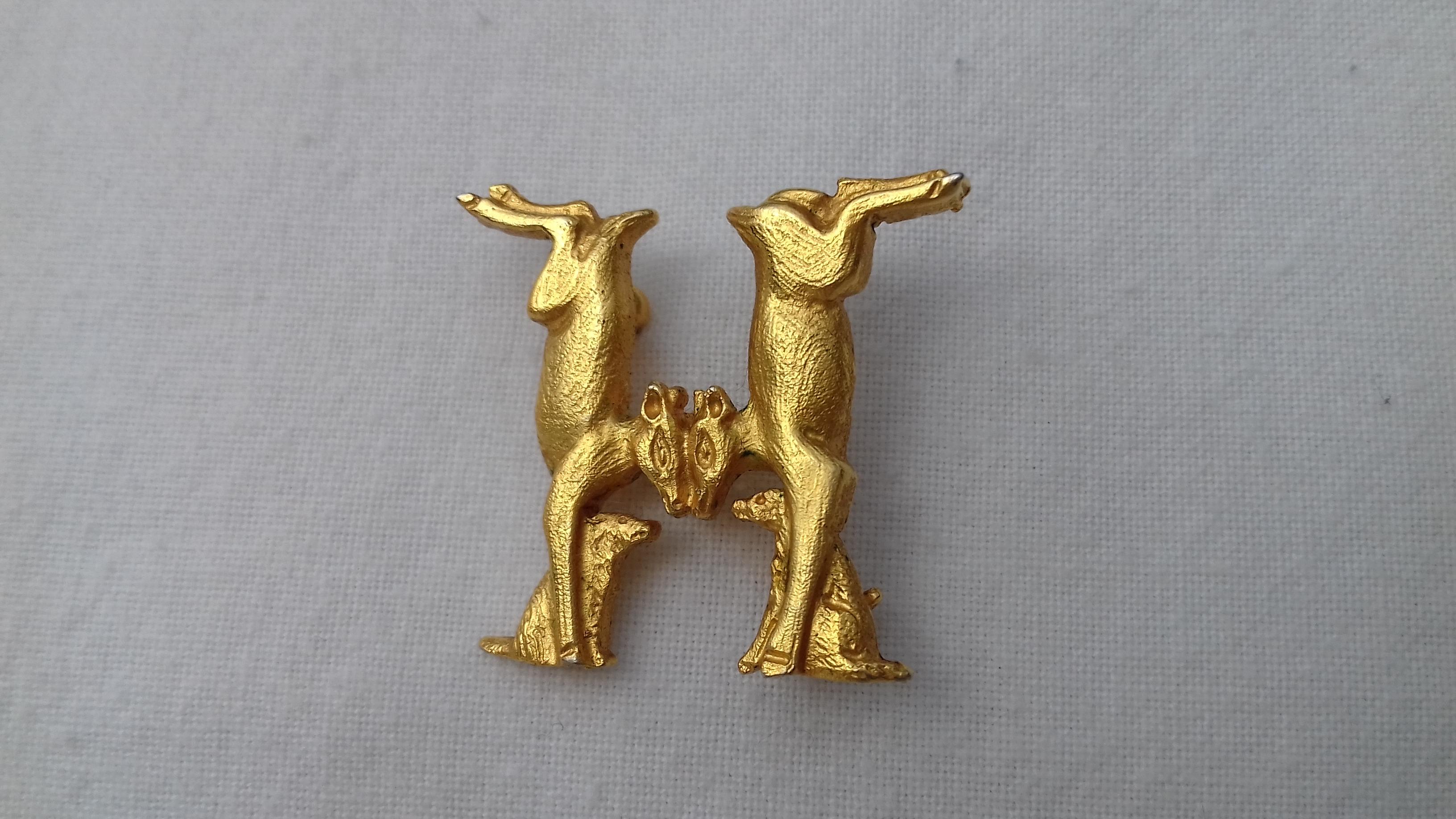 Beautiful Authentic Hermès Brooch

Pattern: dogs and hinds forming an H

We can find this pattern on the Hermès Scarf called 