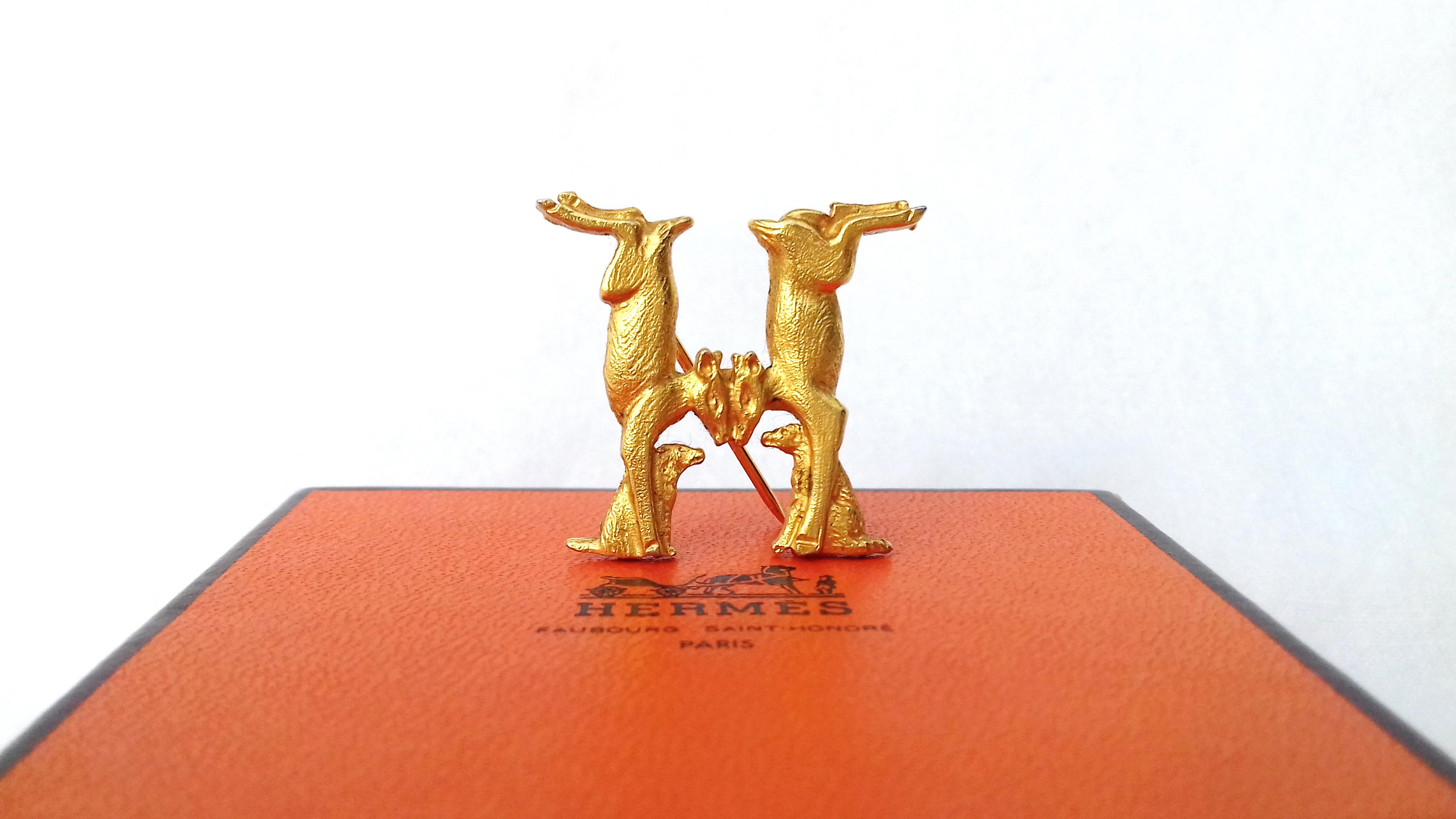 Hermès Doe and Dog Forming an H Brooch in Golden Metal  4