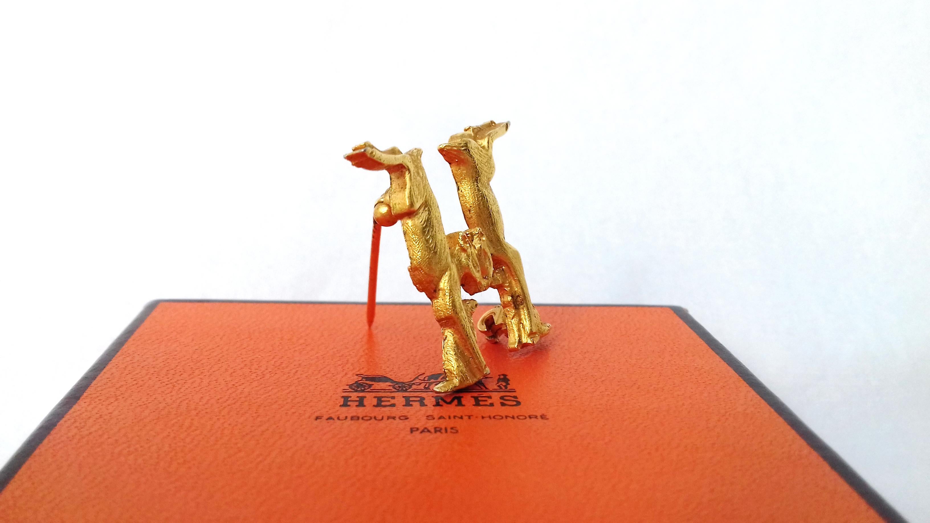 Hermès Doe and Dog Forming an H Brooch in Golden Metal  5