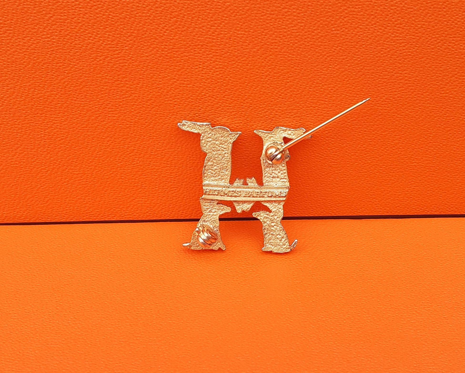 Hermès Doe and Dog Forming an H Brooch in Golden Metal  8