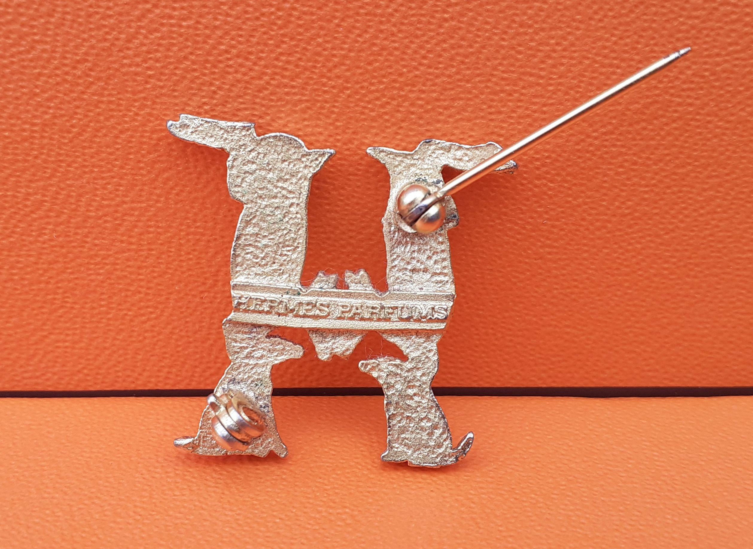 Hermès Doe and Dog Forming an H Brooch in Golden Metal  5