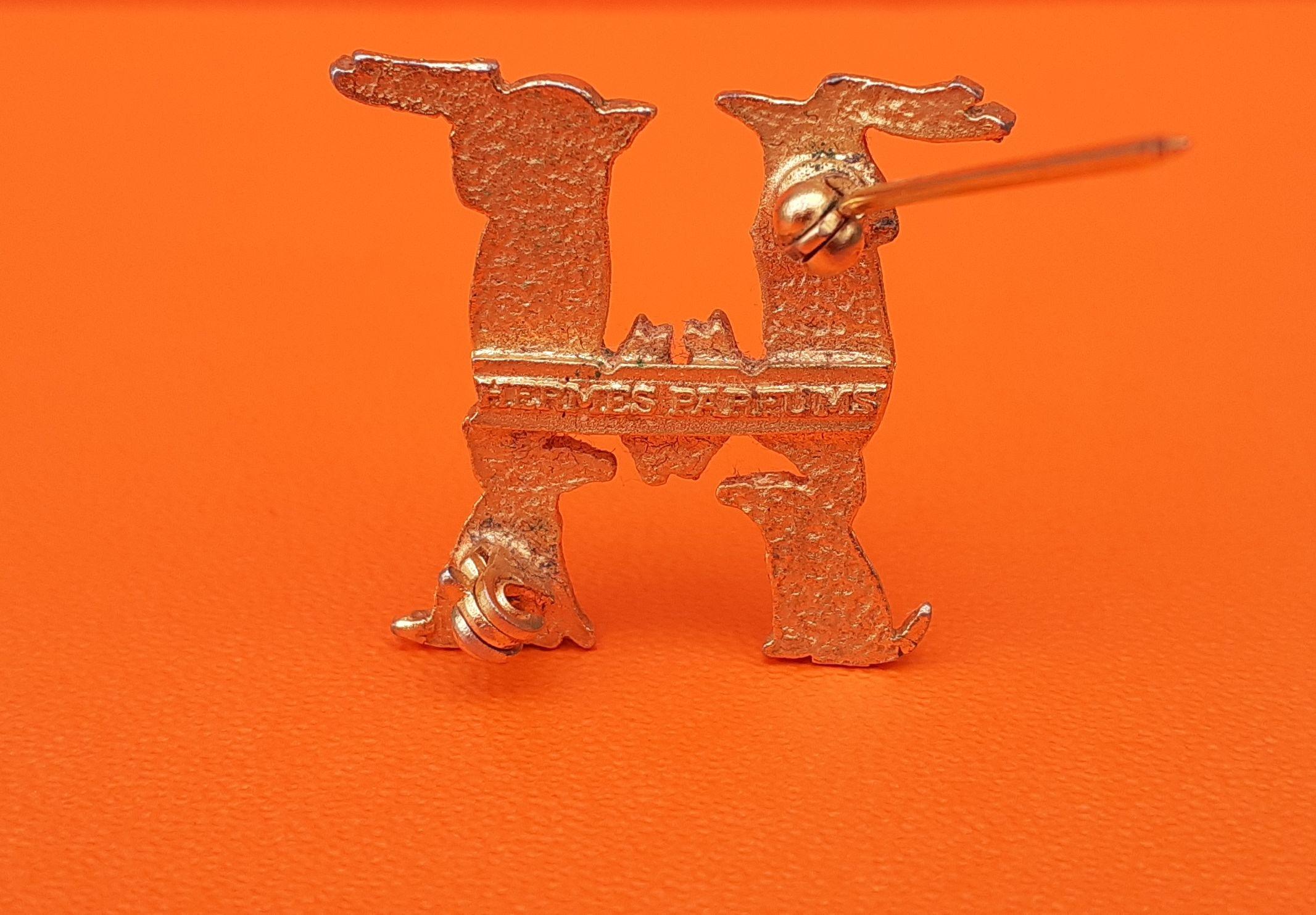 Hermès Doe and Dog Forming an H Brooch in Golden Metal  6