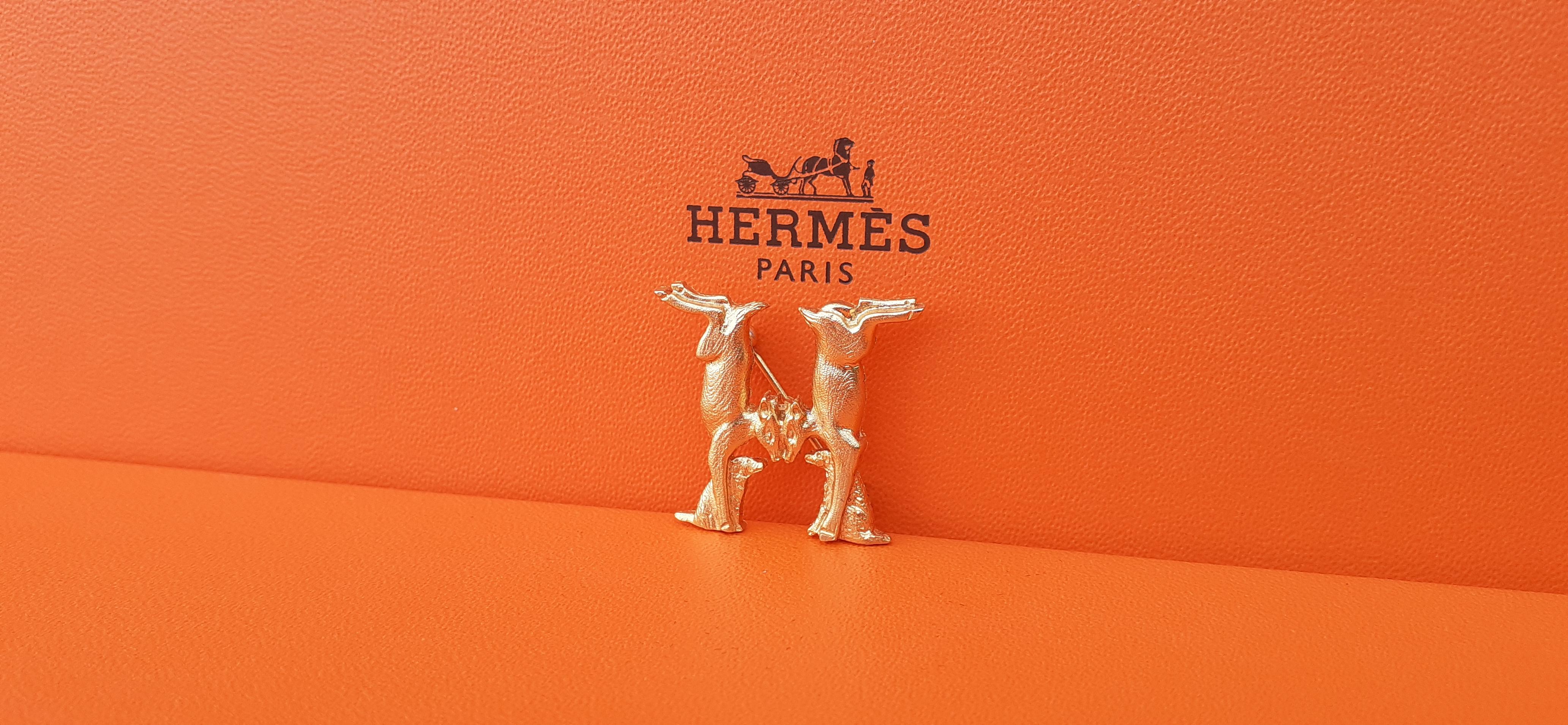 Hermès Does and Dogs Forming an H Brooch in Golden Metal  For Sale 2