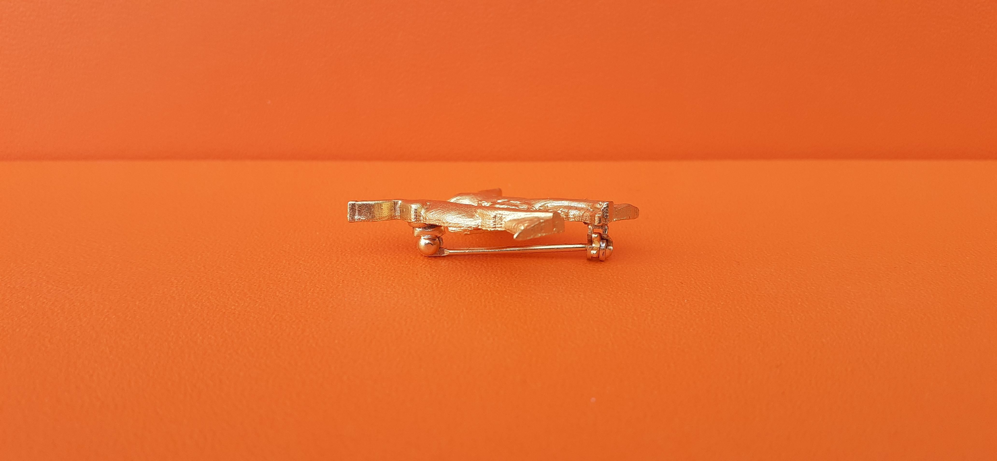 Hermès Does and Dogs Forming an H Brooch in Golden Metal  For Sale 3