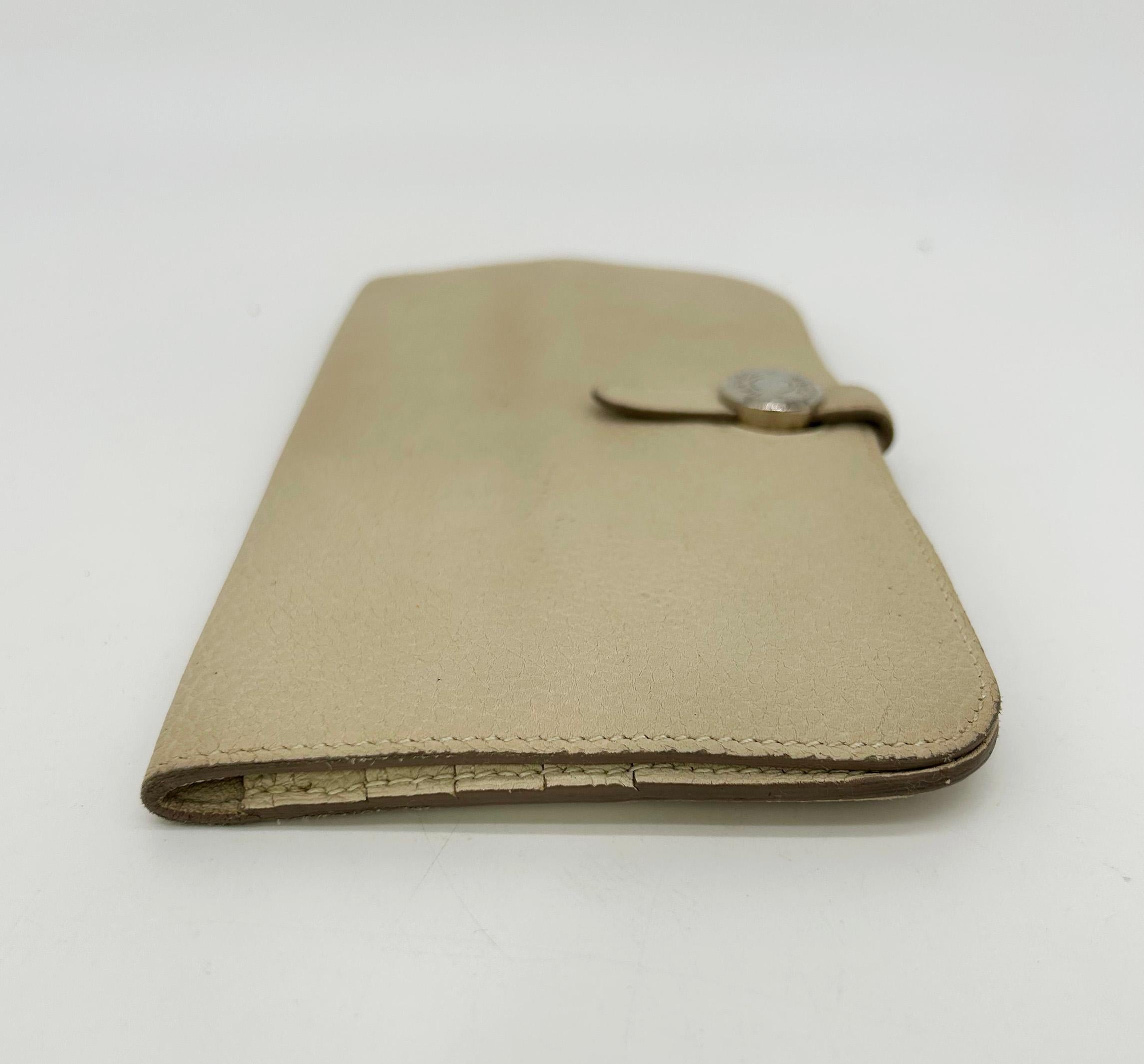 Hermes Dogon Beige Clemence Billetera Bi Fold Piel en Bastante bueno estado para la venta en Philadelphia, PA
