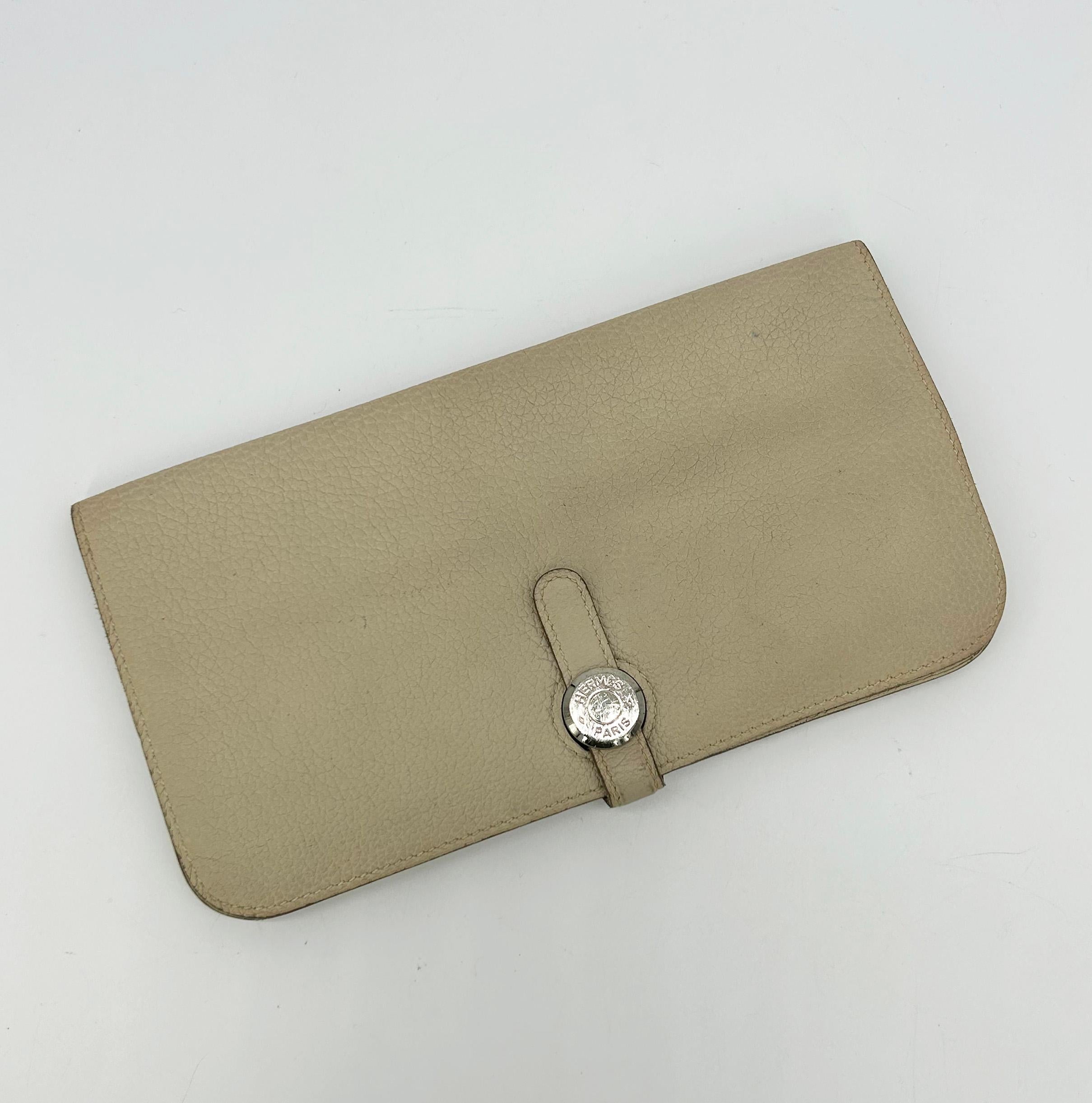 Hermes Dogon Beige Clemence Billetera Bi Fold Piel en venta 4