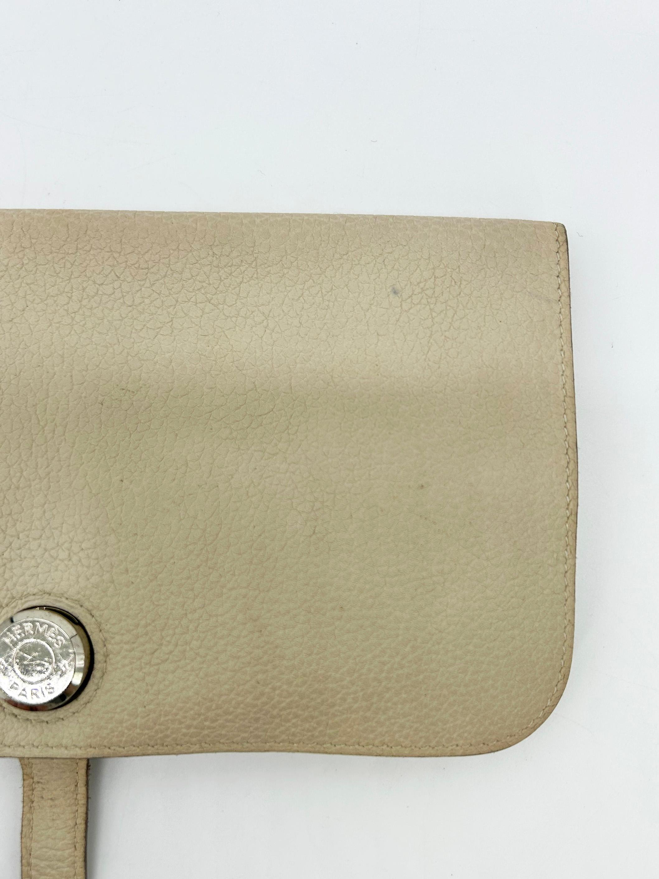 Hermes Dogon Beige Clemence Billetera Bi Fold Piel en venta 5